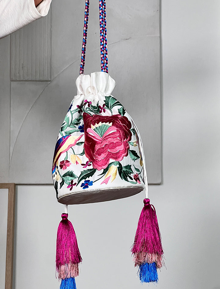 Bolso pochette seda bordada blanco
