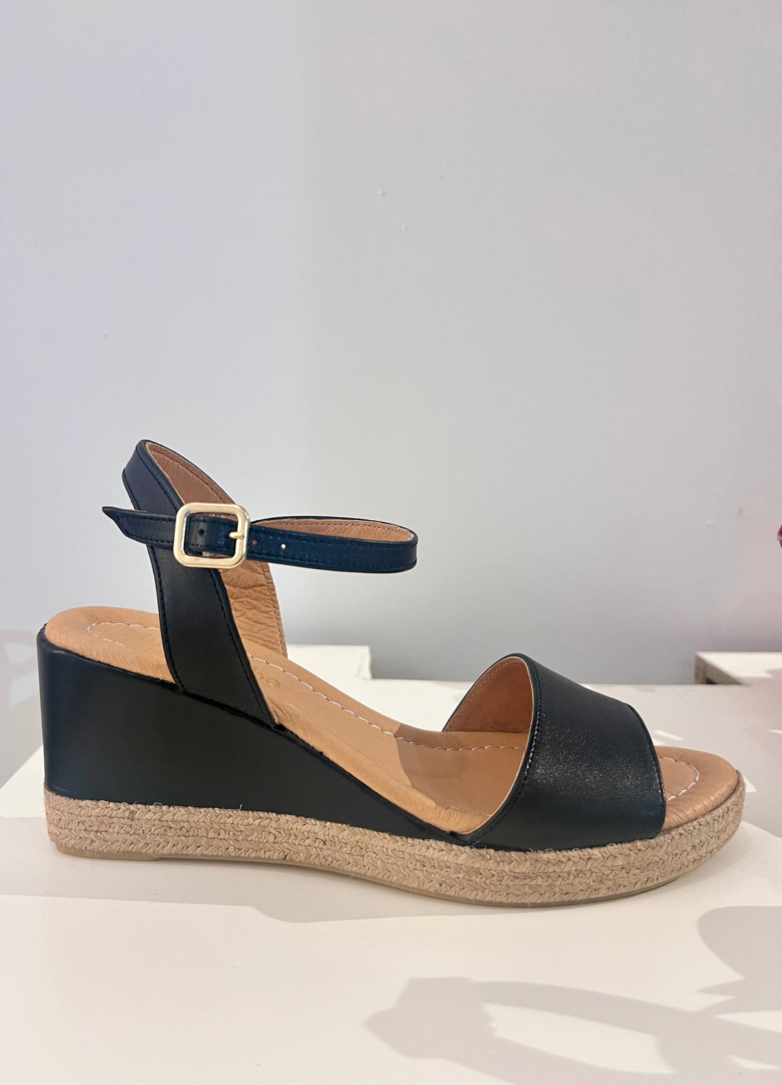 Alpargata de cuña piel Hebilla Bonita negro