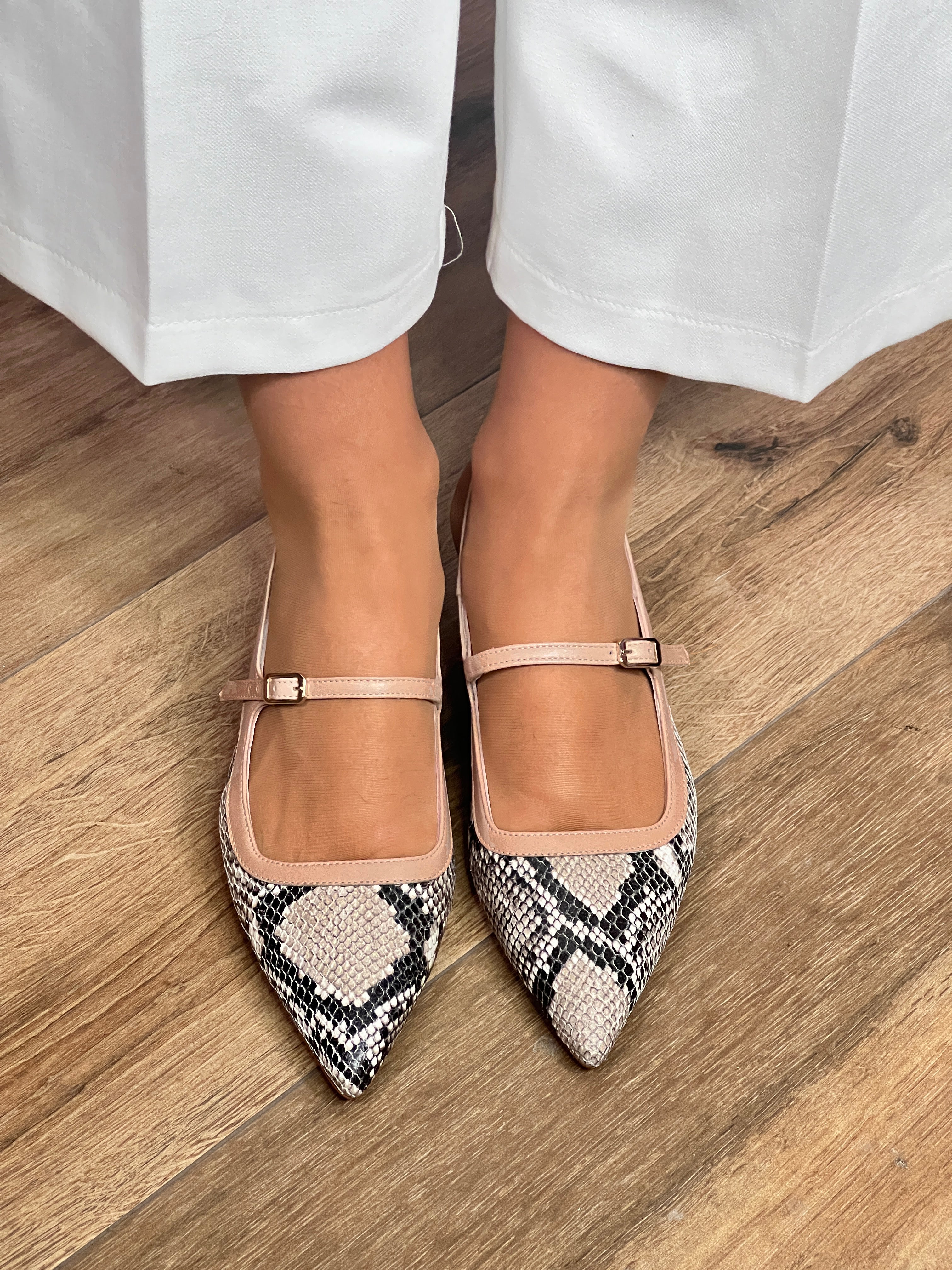 RIVE CHIC NUDE SNAKE LIVING ROOM