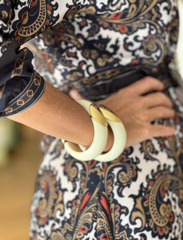 Brazalete oval blanco