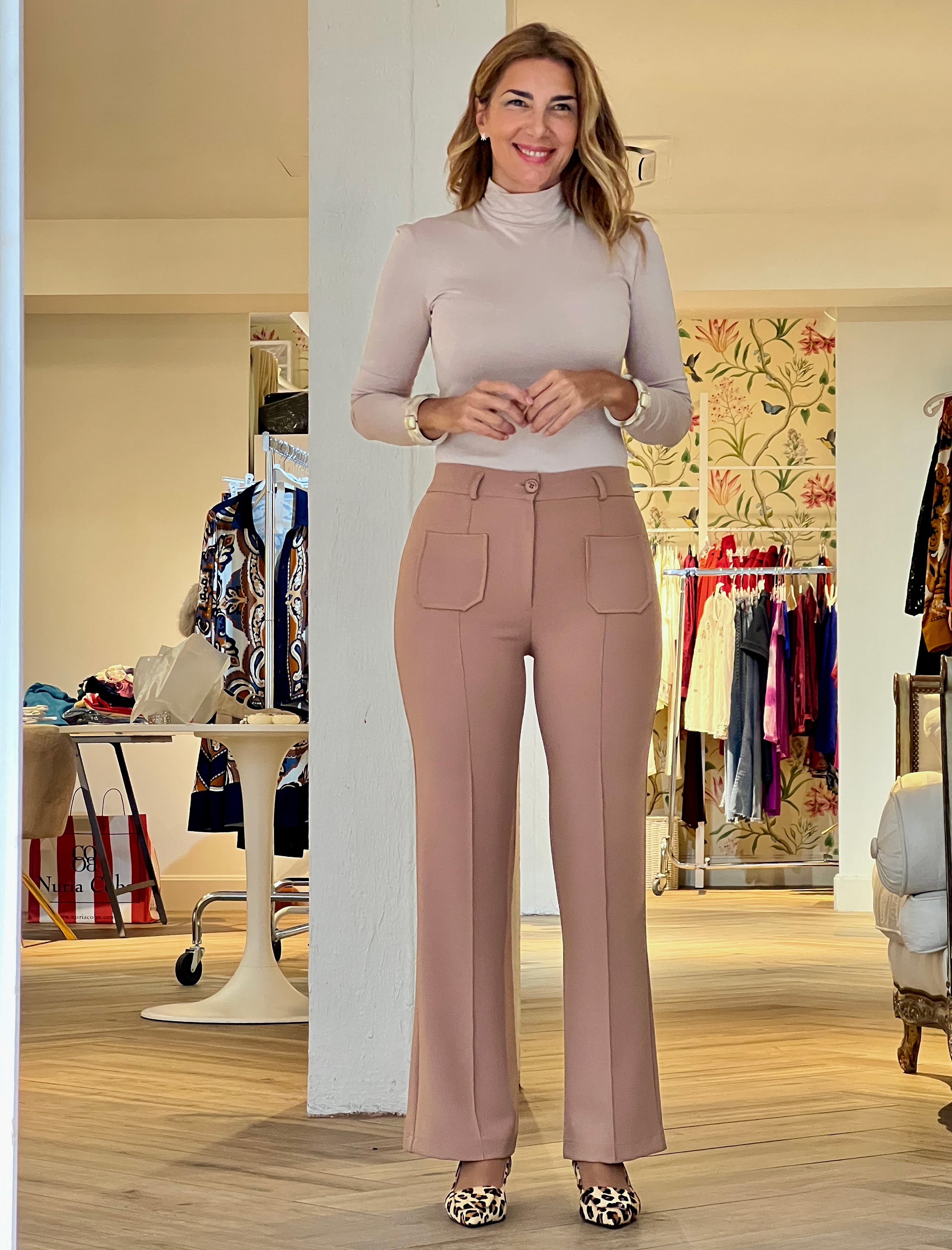 Pantalón ideal de bolsillos camel