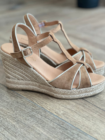 Alpargata de Cuña Mallorca Camel – Frescura y Comodidad | Nuria Cobo