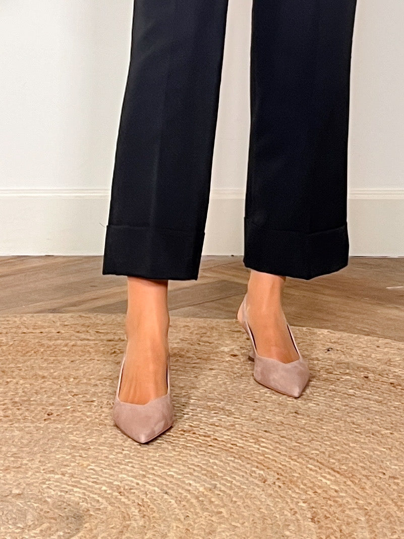 TAUPE FAVORING SALON