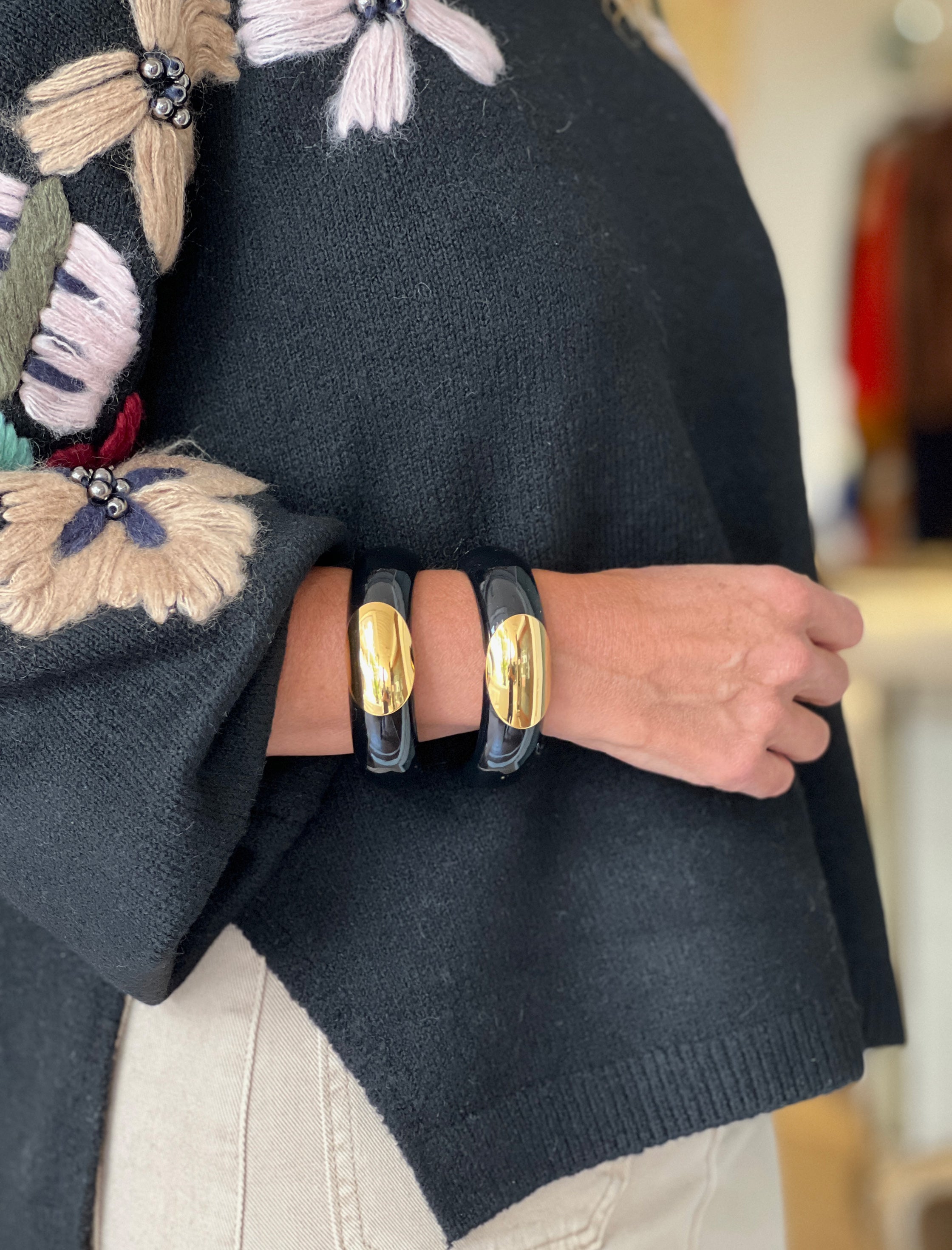 Brazalete oval negro