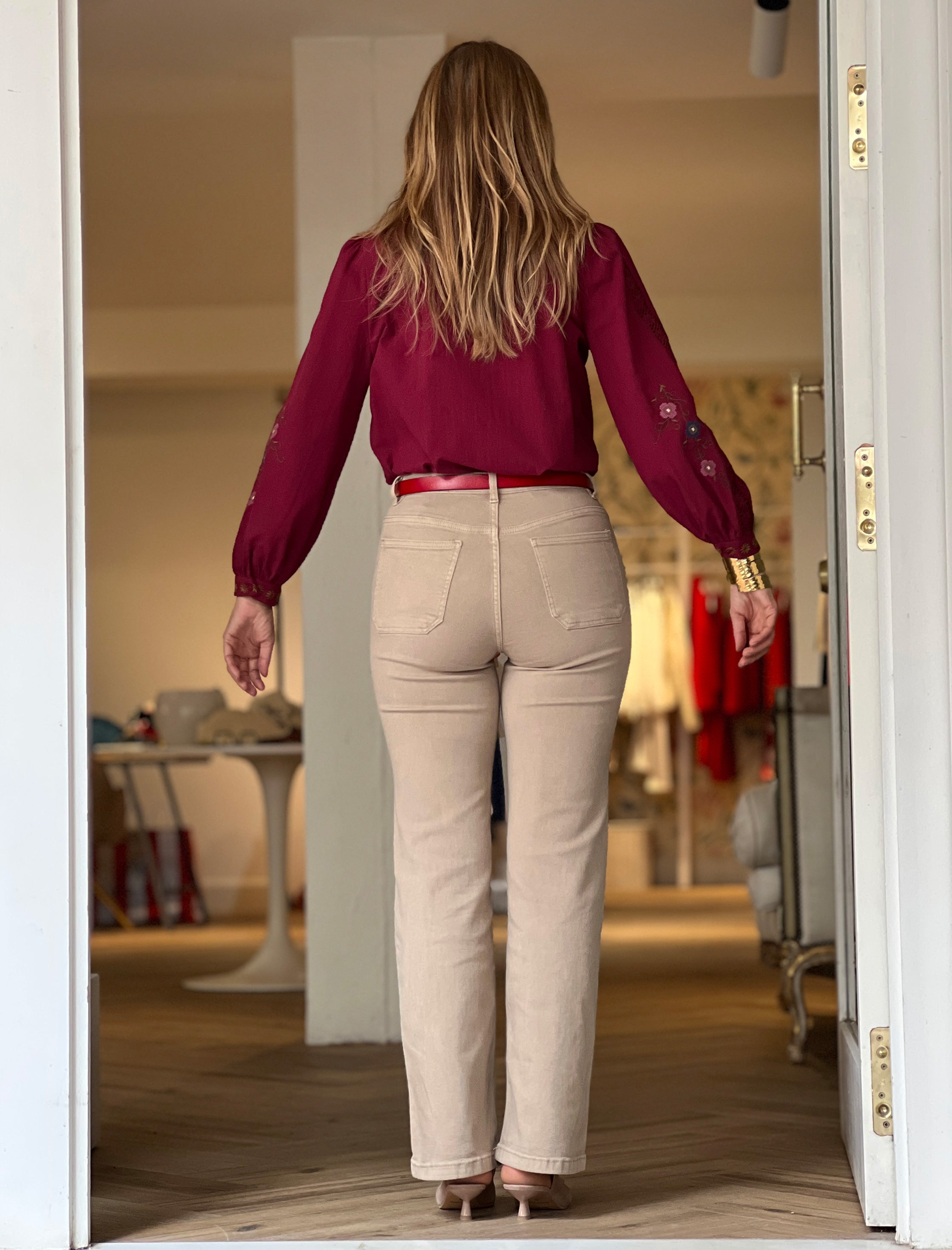 Pantalón vaquero beig talle alto