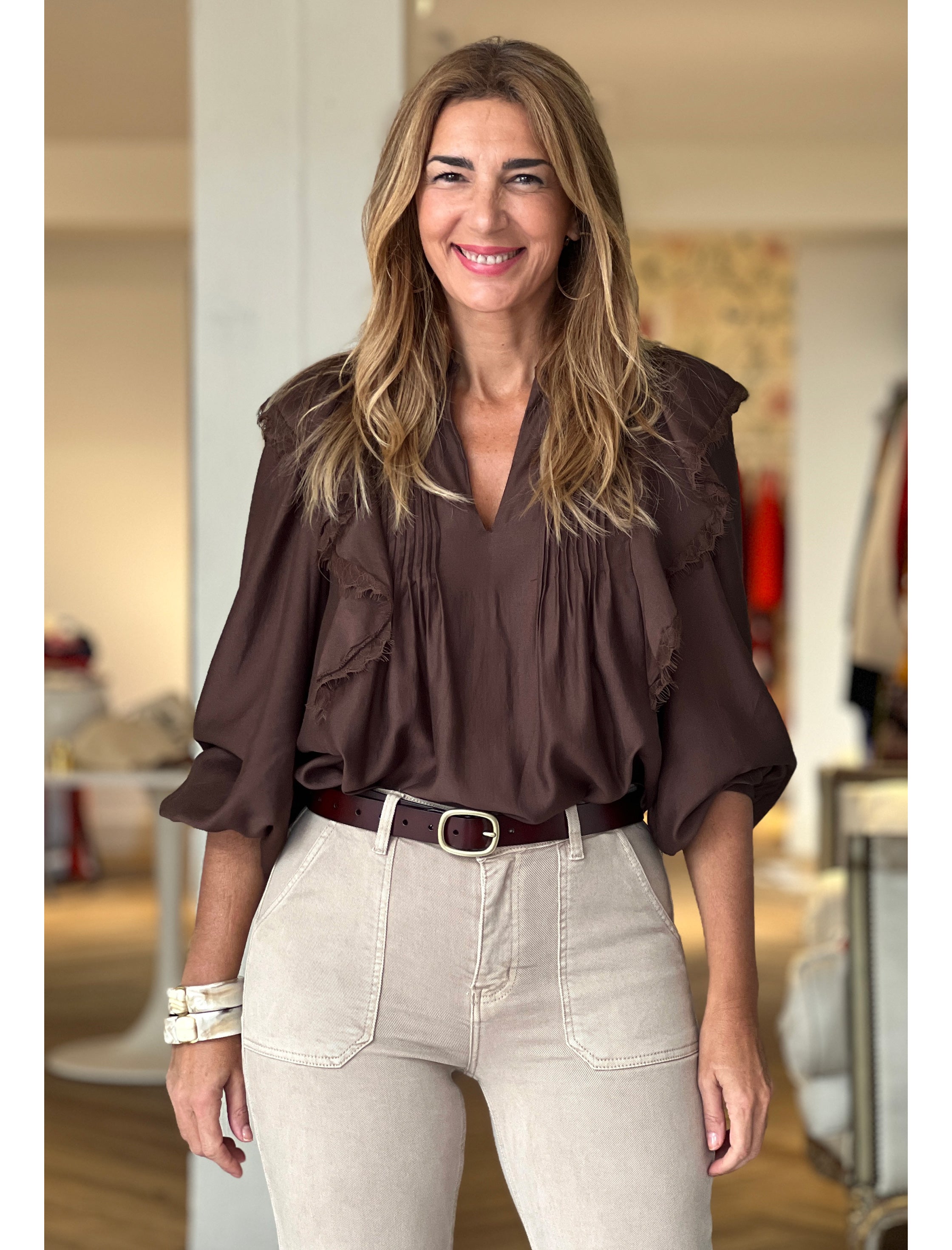 Chic ruffle blouse for elegant women | Nuria Cobo