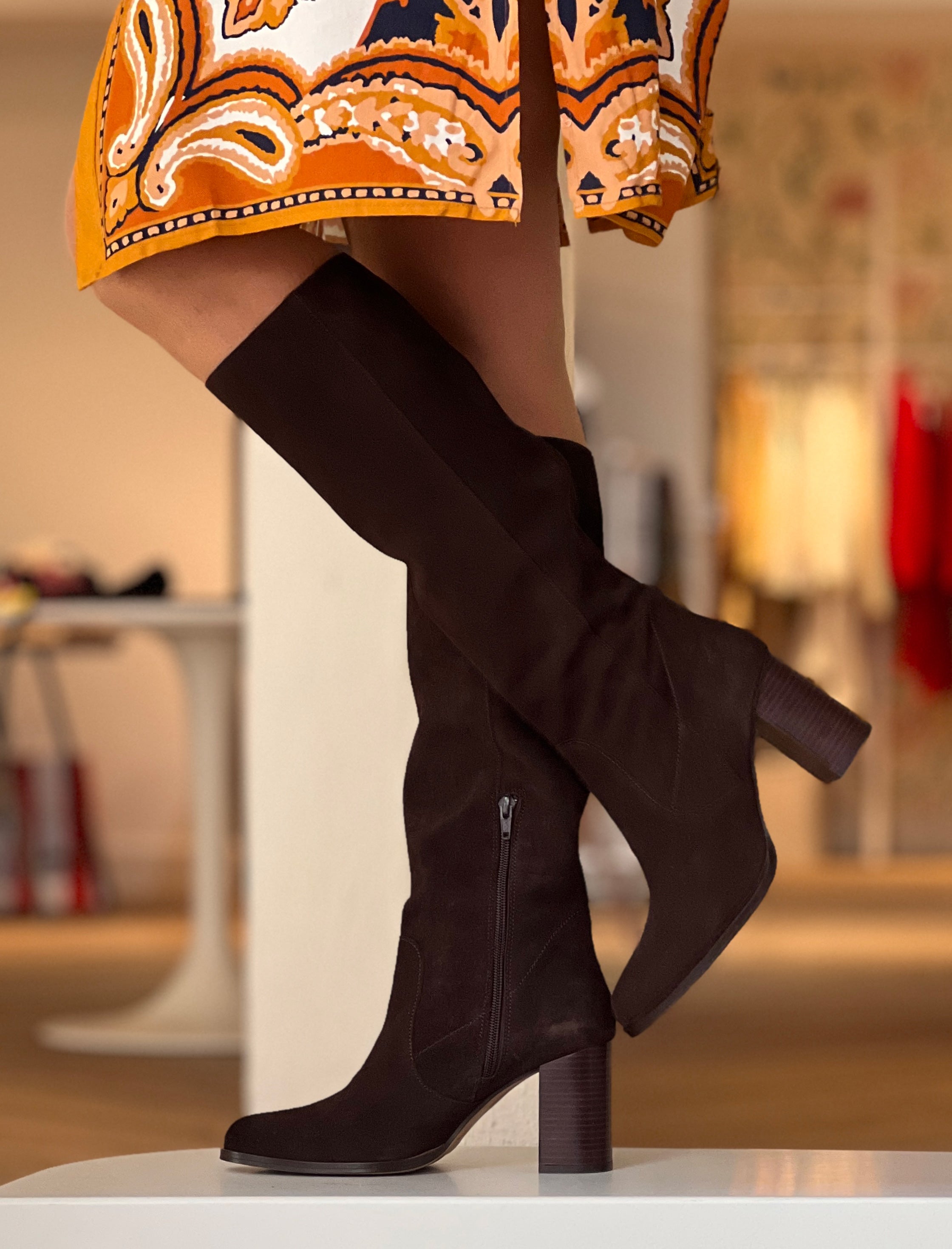 Bota Valeria Chocolate Elegancia Cómoda Nuria Cobo