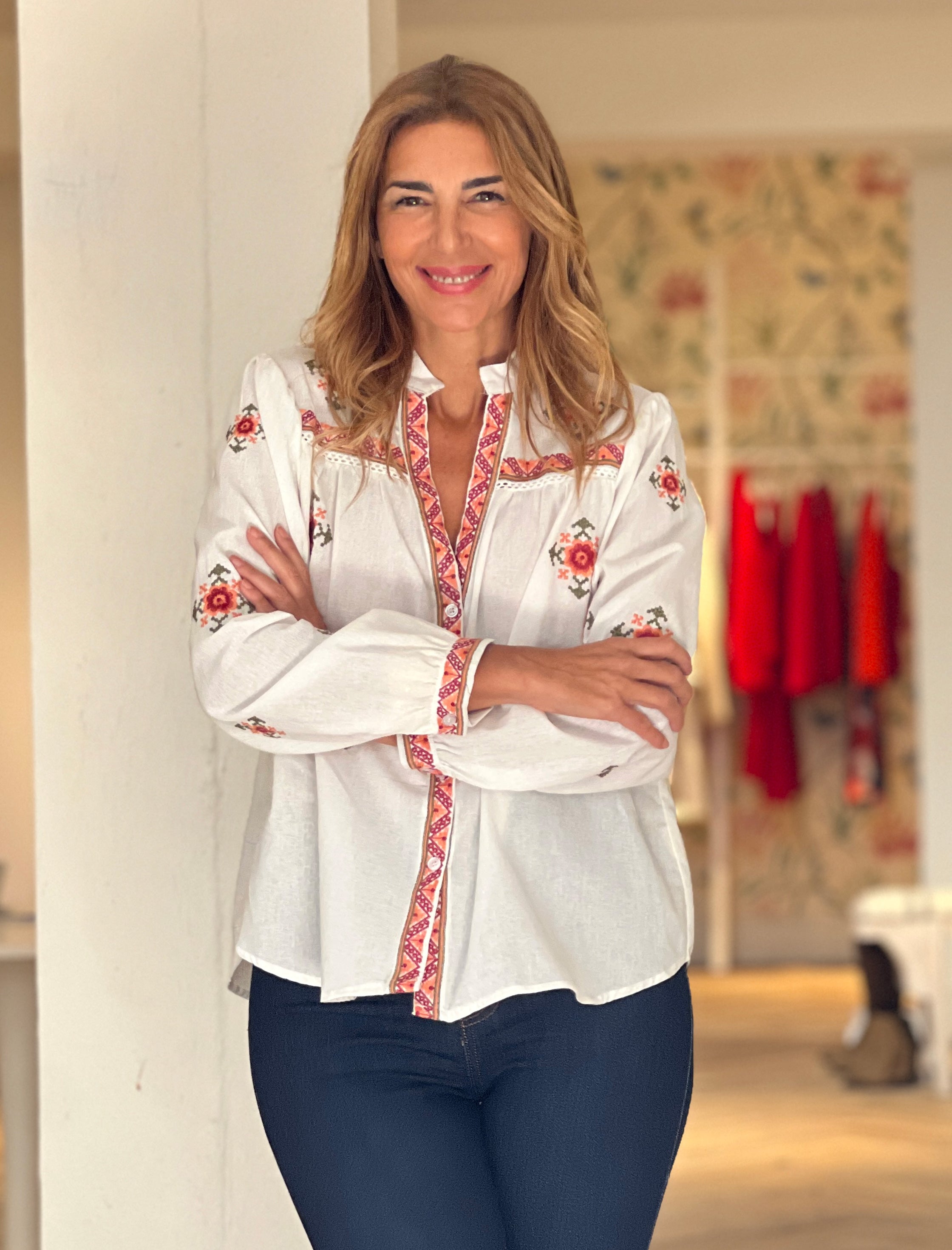 Camisa bordada coral