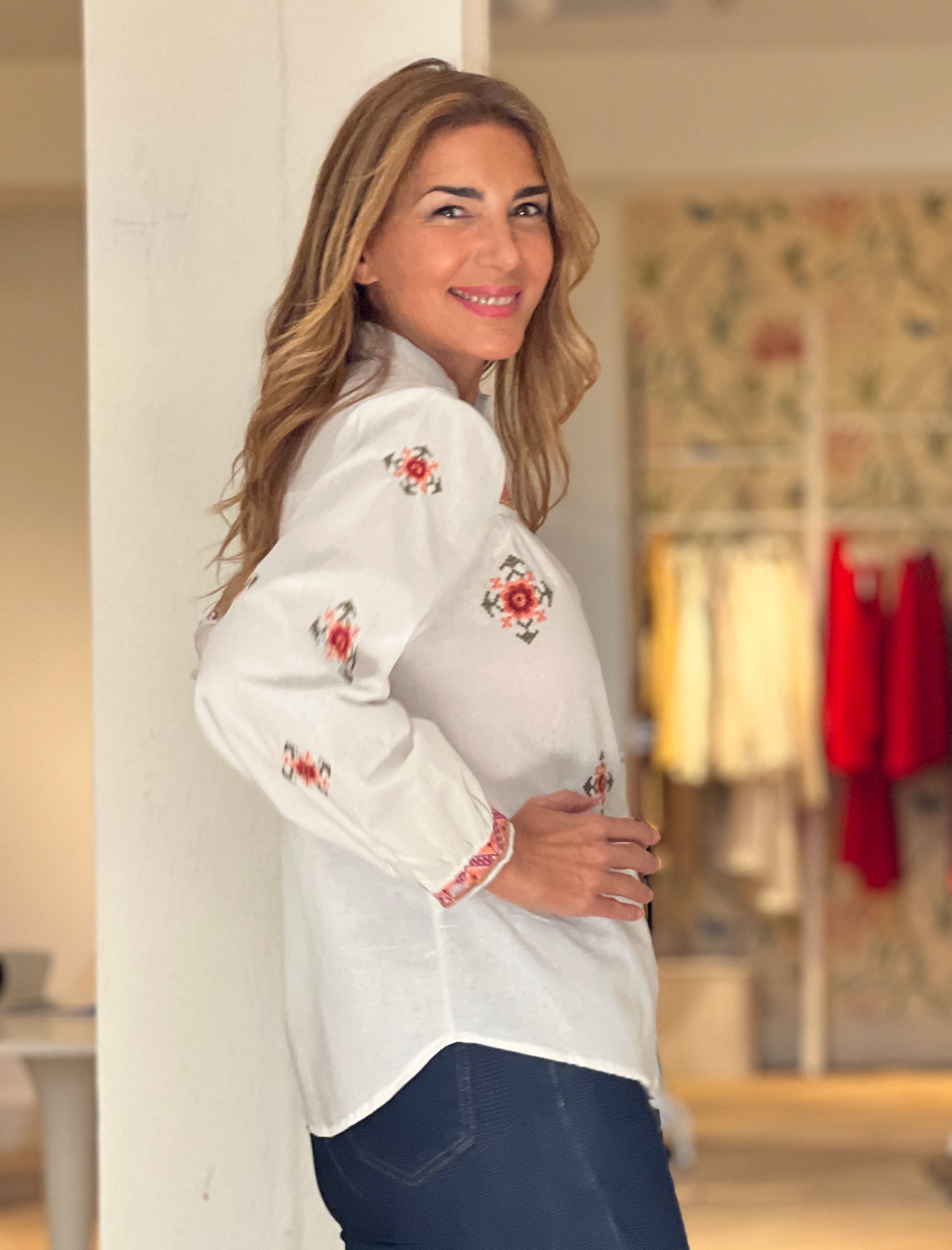Camisa bordada coral