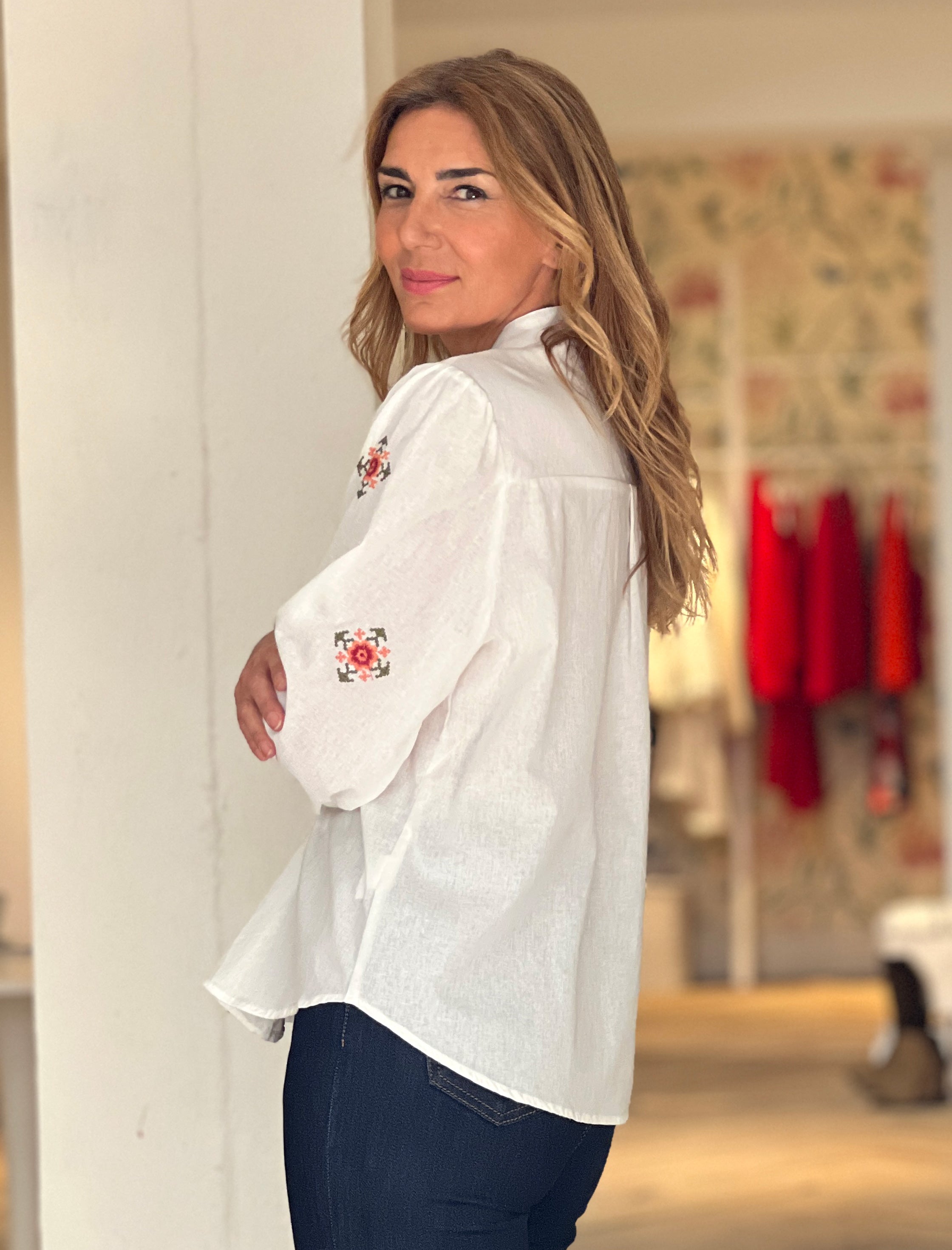 Camisa bordada coral