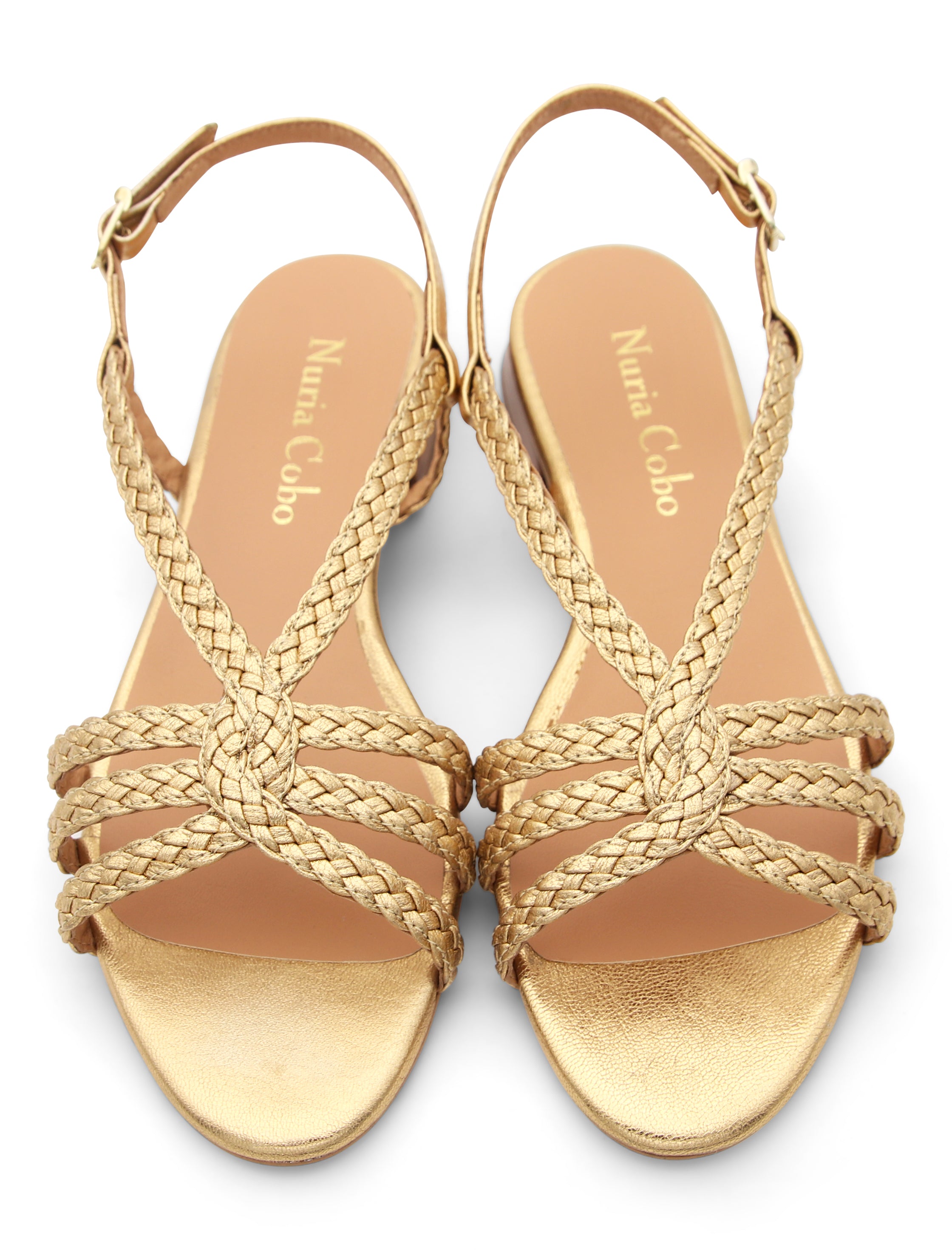 Sandalia trenzada dorada