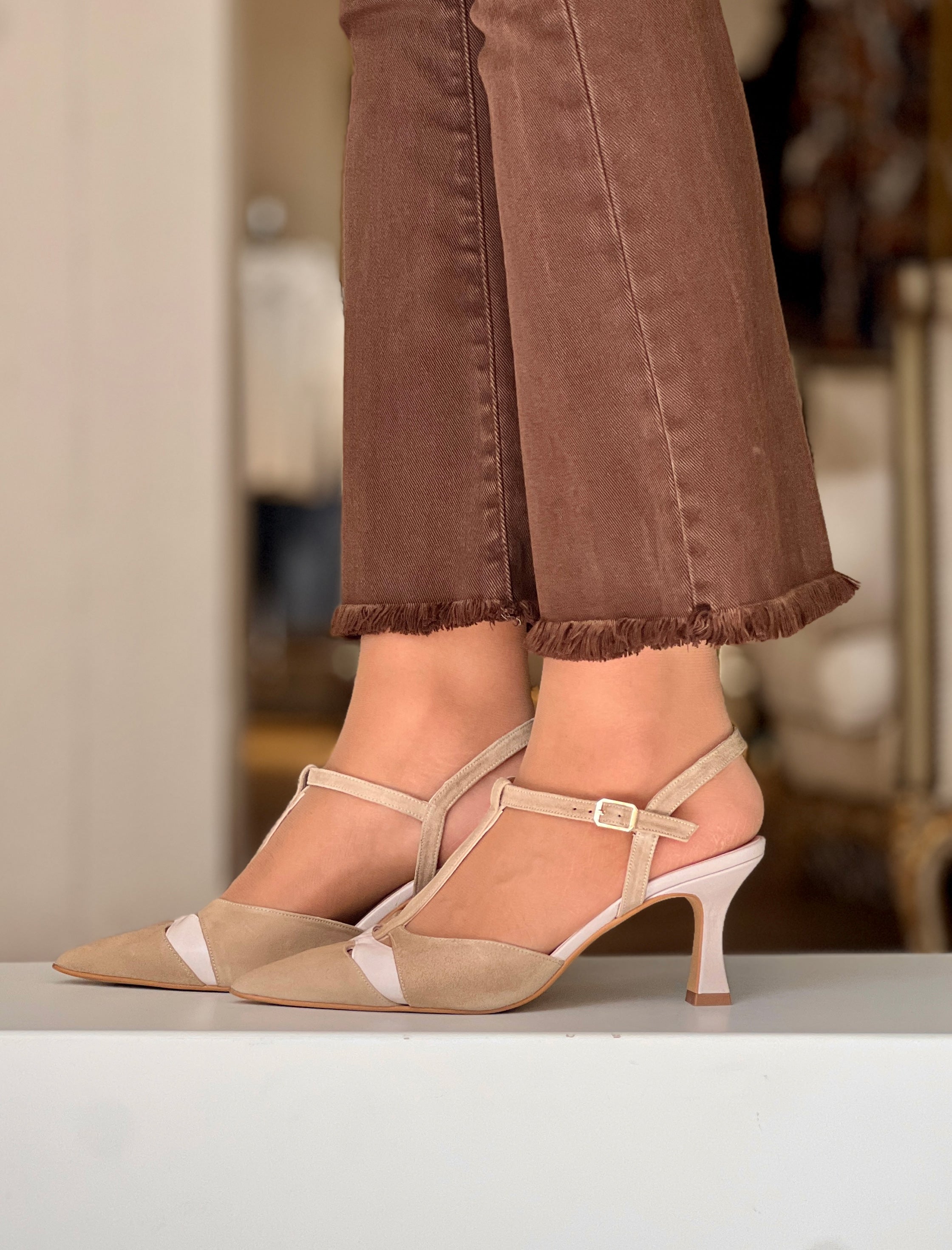 zapatos de salón nude de mujer