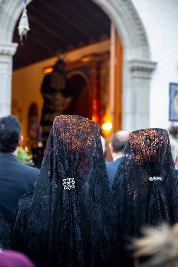 CÓMO VESTIR DE MANTILLA EN SEMANA SANTA 2026