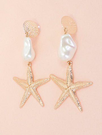 pendientes largos de mujer dorados con perla y estrella de mar