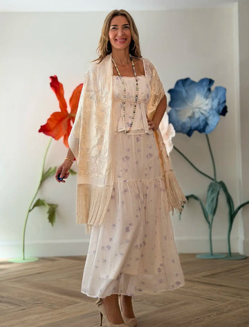 Chal bordado beige para mujer perfecto para look de invitada