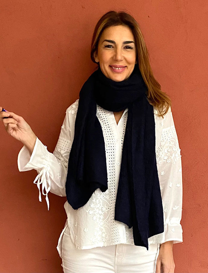 Dulce navy scarf