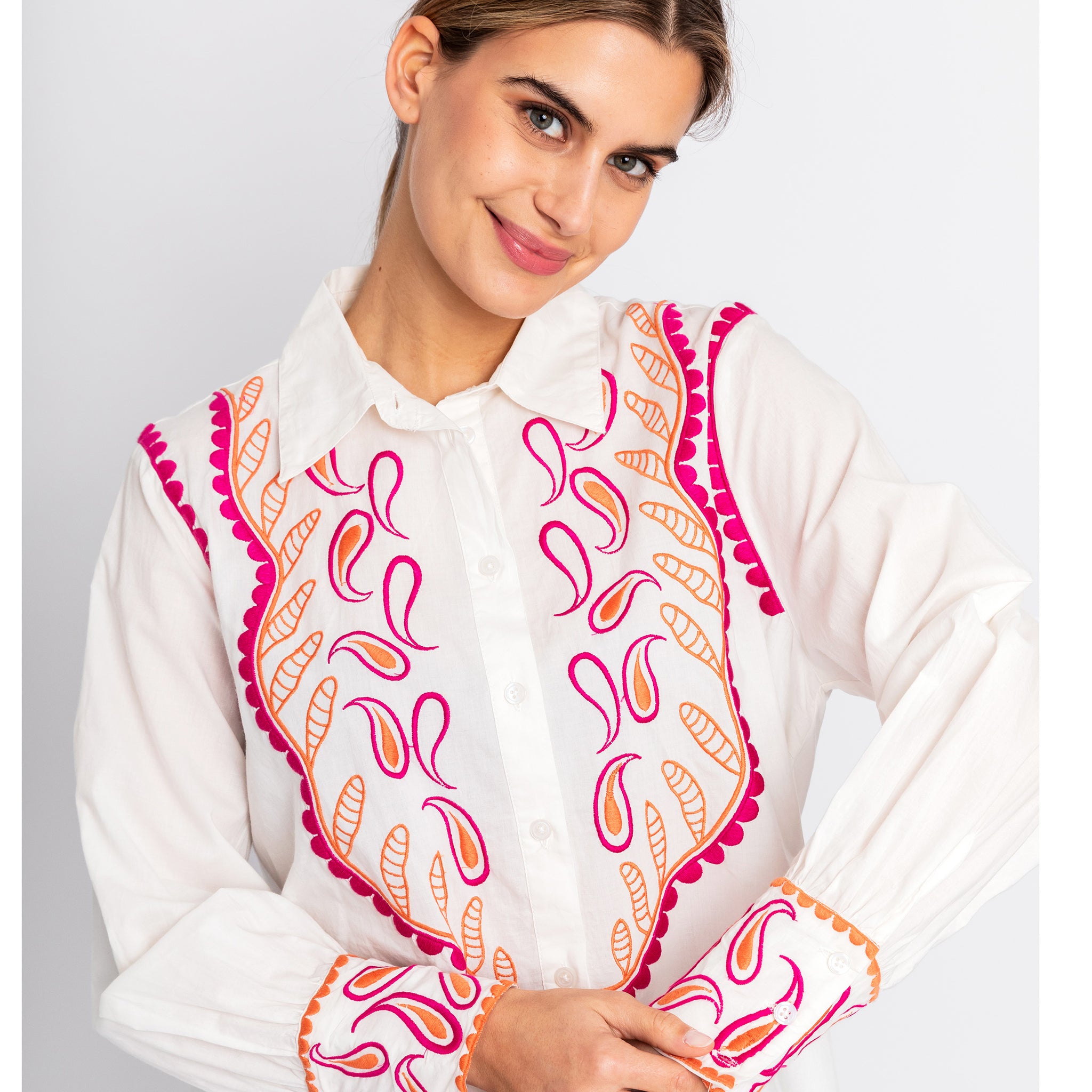 Camisa bordada muy diferente buganvilla