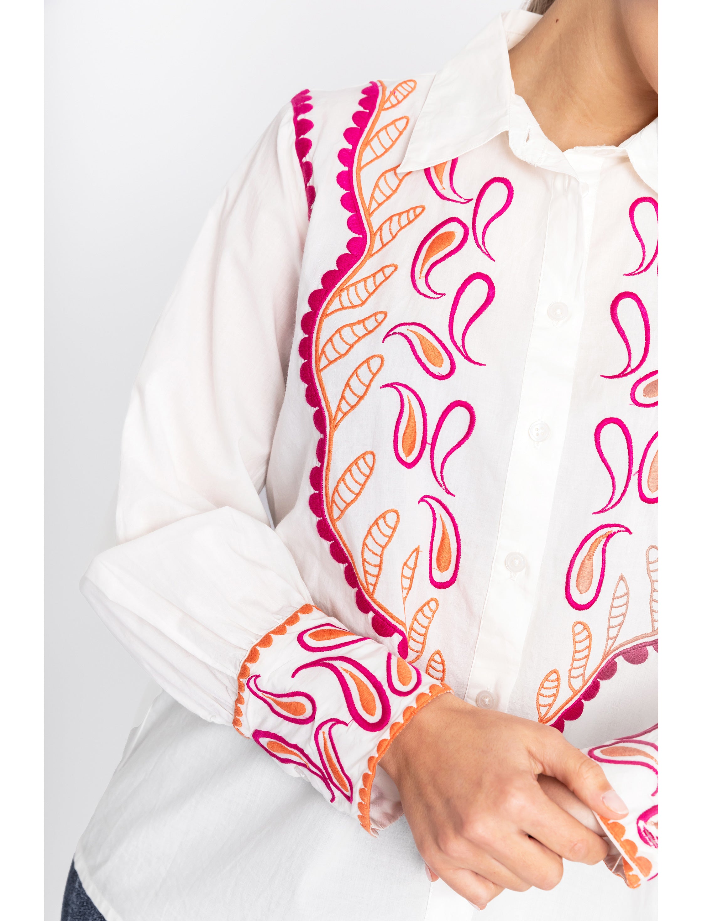 Camisa bordada muy diferente buganvilla