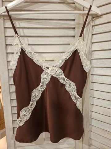 Lencero de encaje marrón