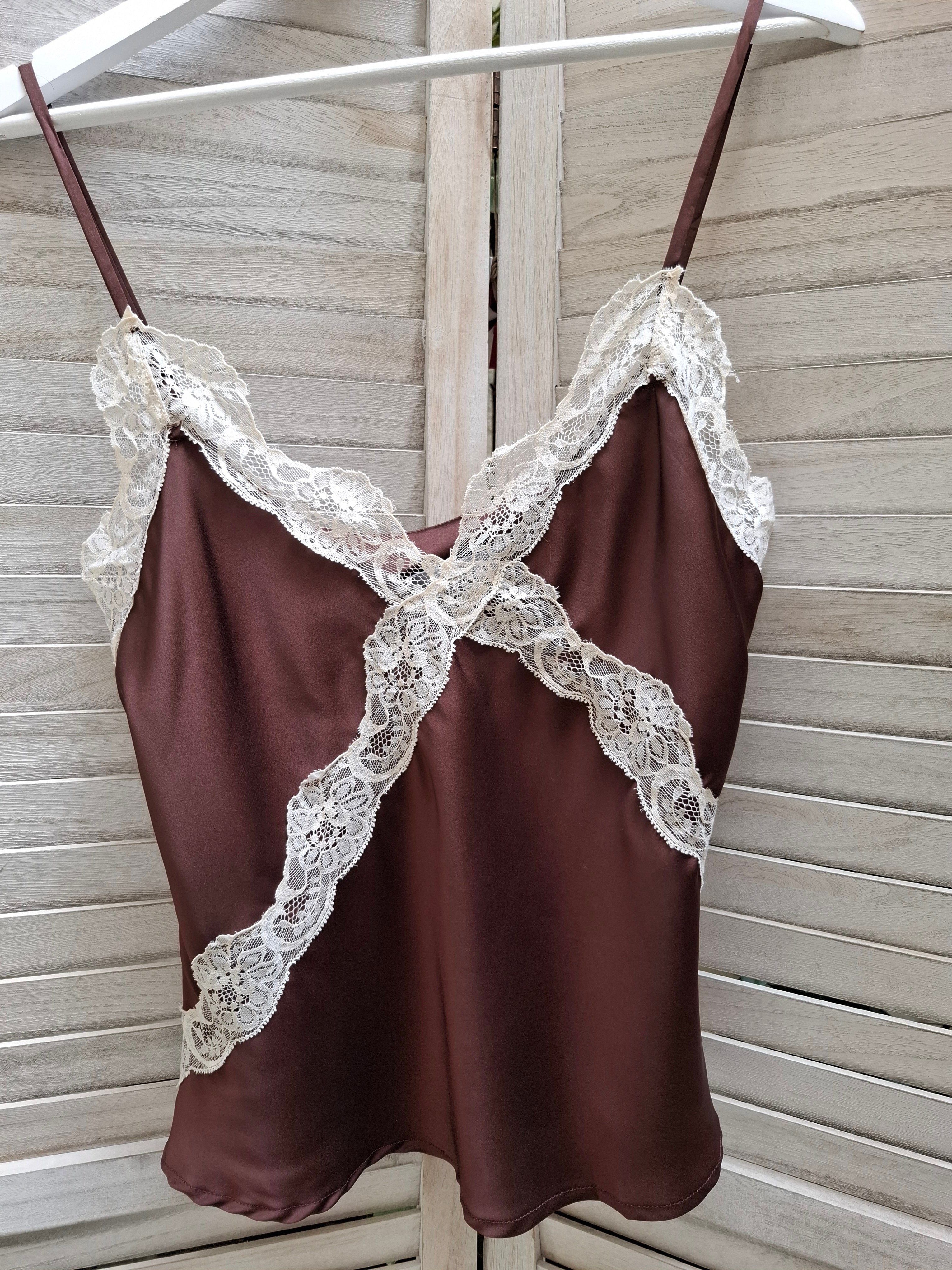 Lencero de encaje marrón