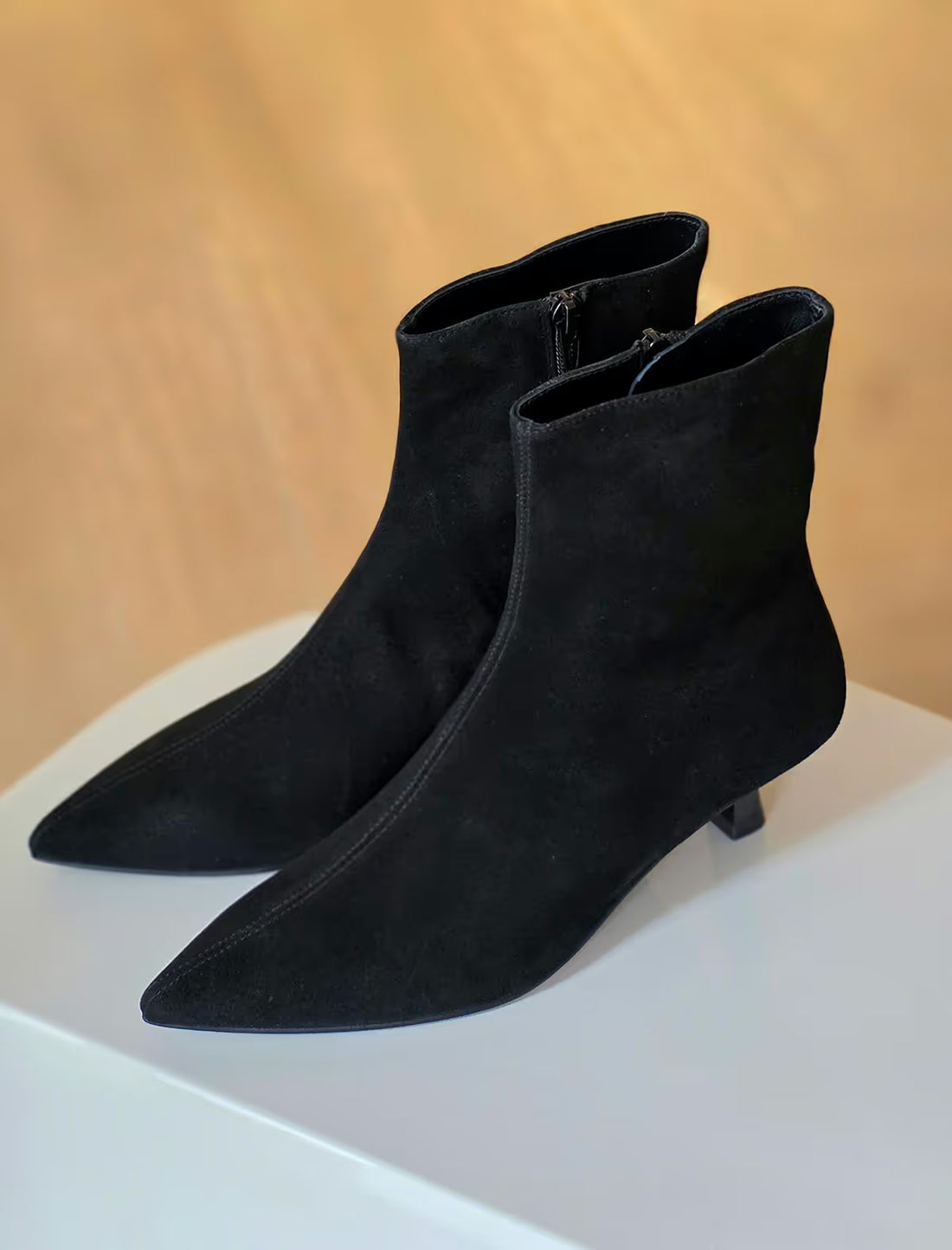 Botín ideal negro tacón bajo Jimena