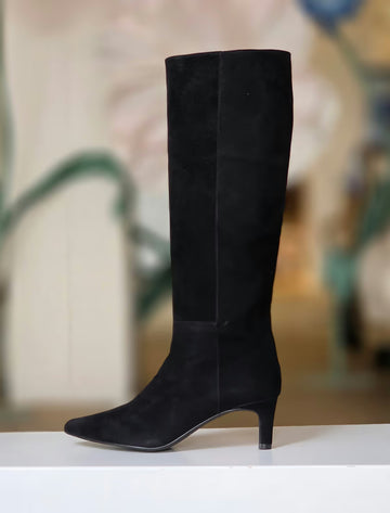 Bota negra con tacón estilazo