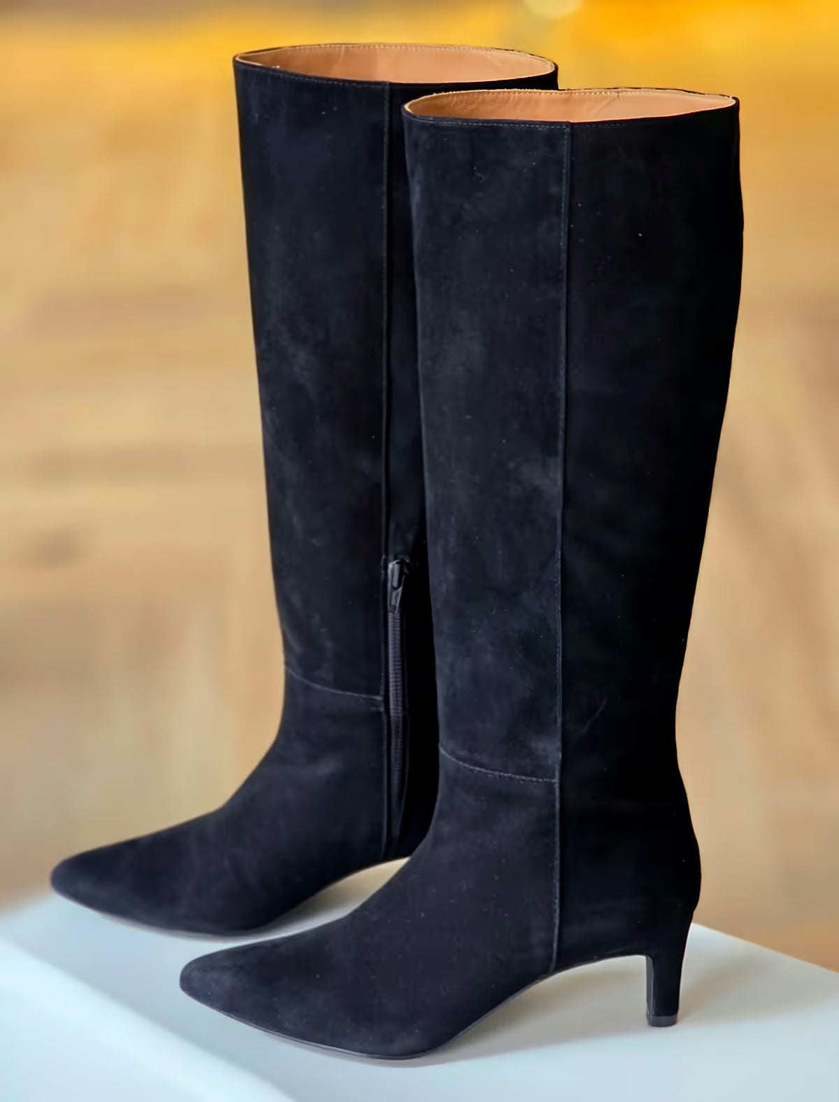 Bota negra con tacón estilazo