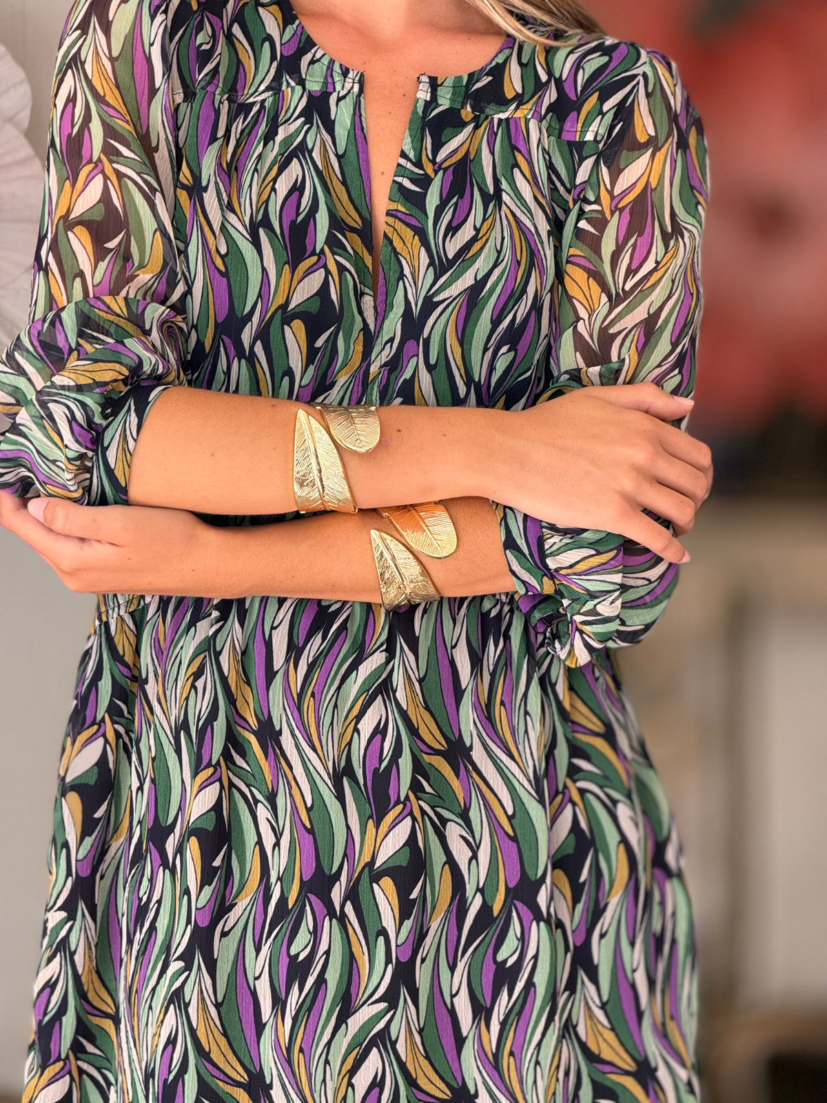 Brazalete dorado hoja chic