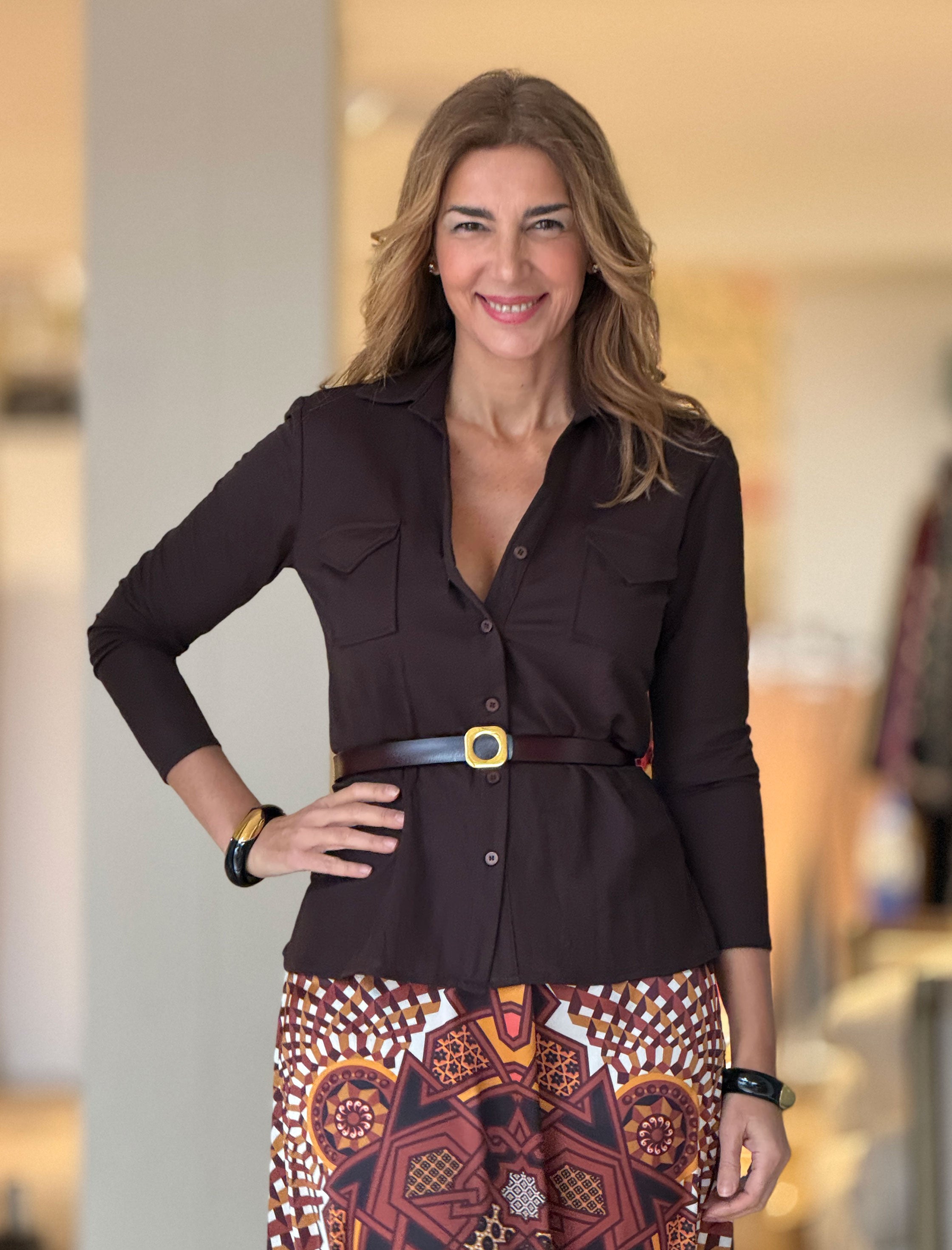 Camisa de viscosa para todo marrón chocolate