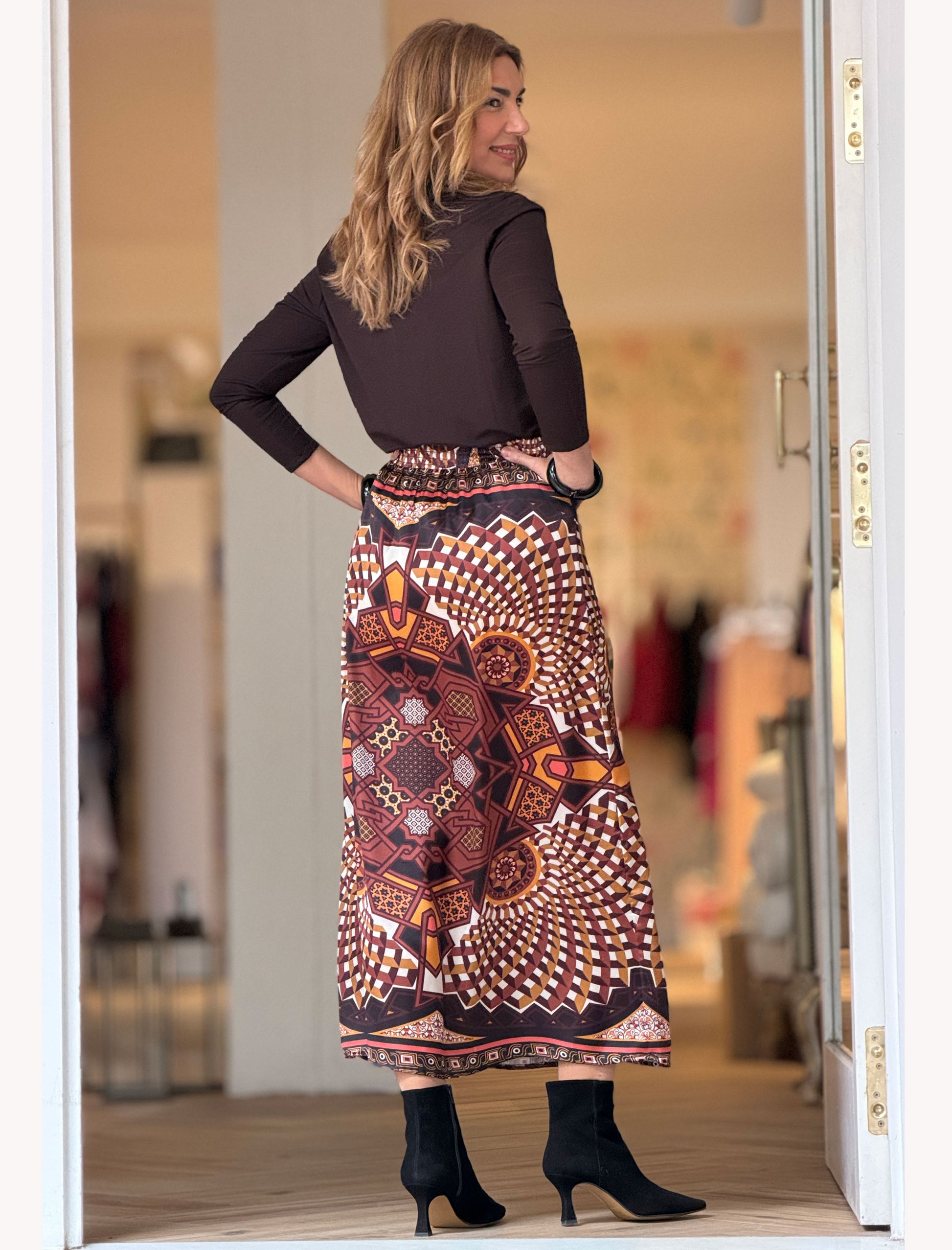 Camisa de viscosa para todo marrón chocolate