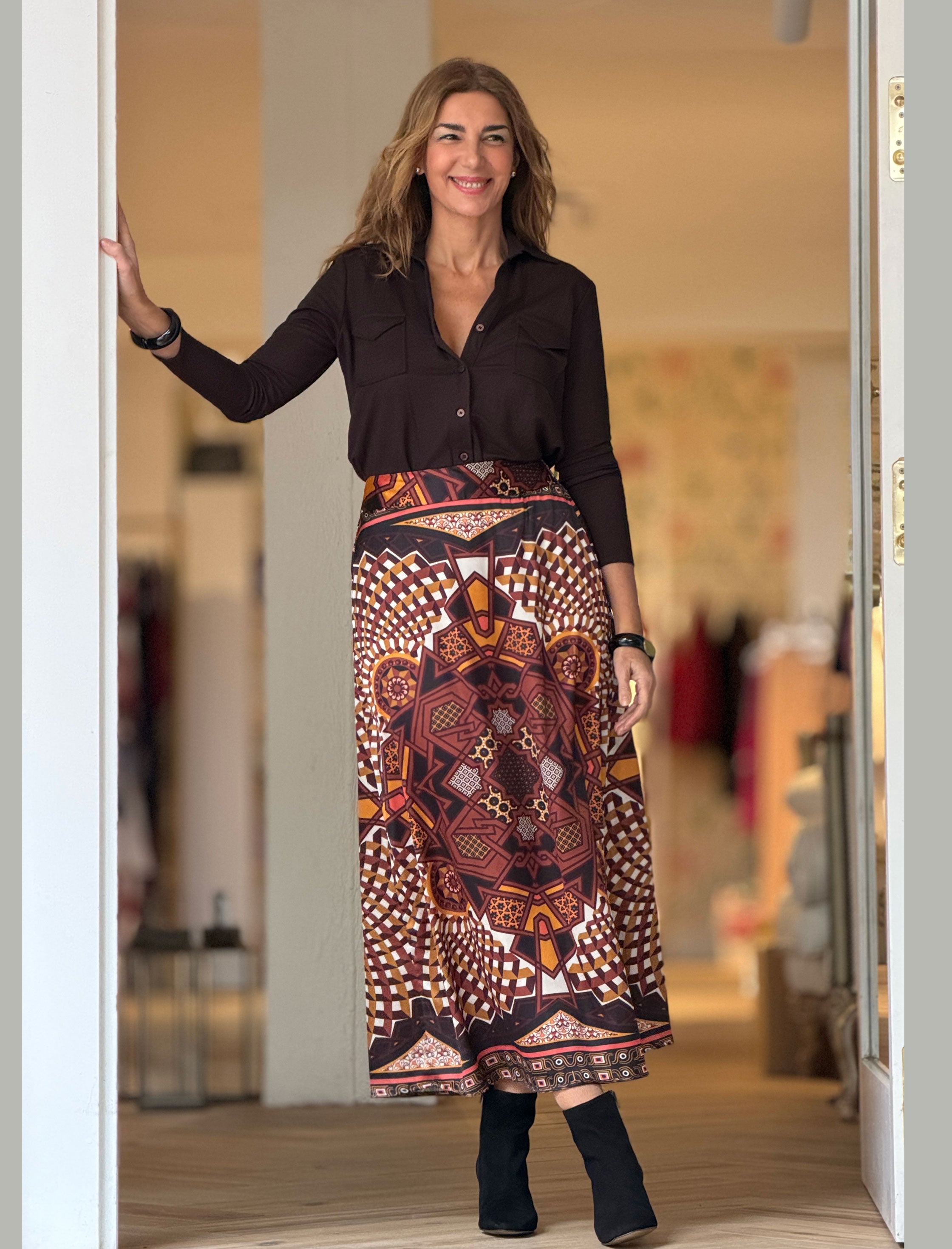 Camisa de viscosa para todo marrón chocolate