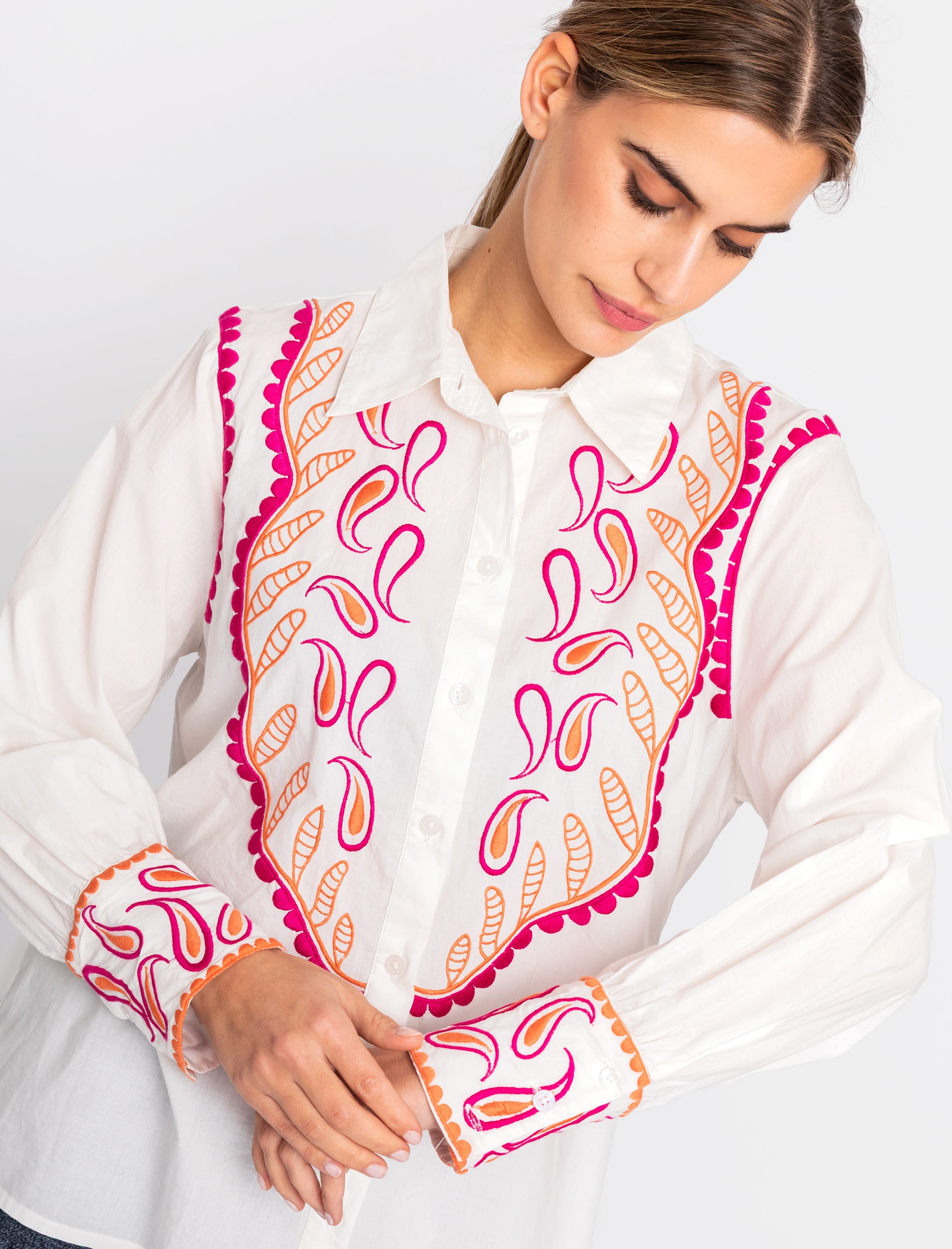 Camisa bordada muy diferente buganvilla