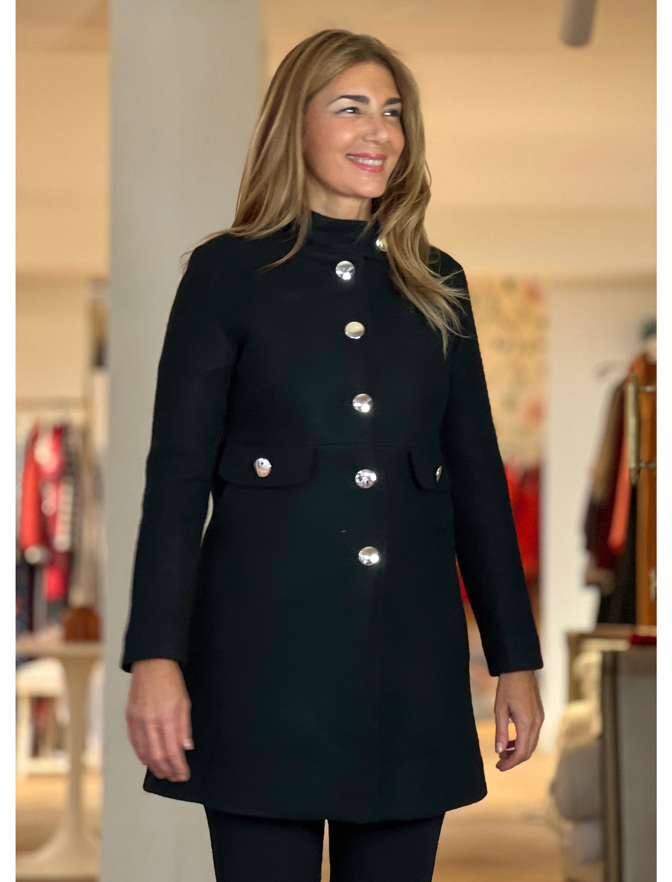 Abrigo ideal superfavorecedor negro