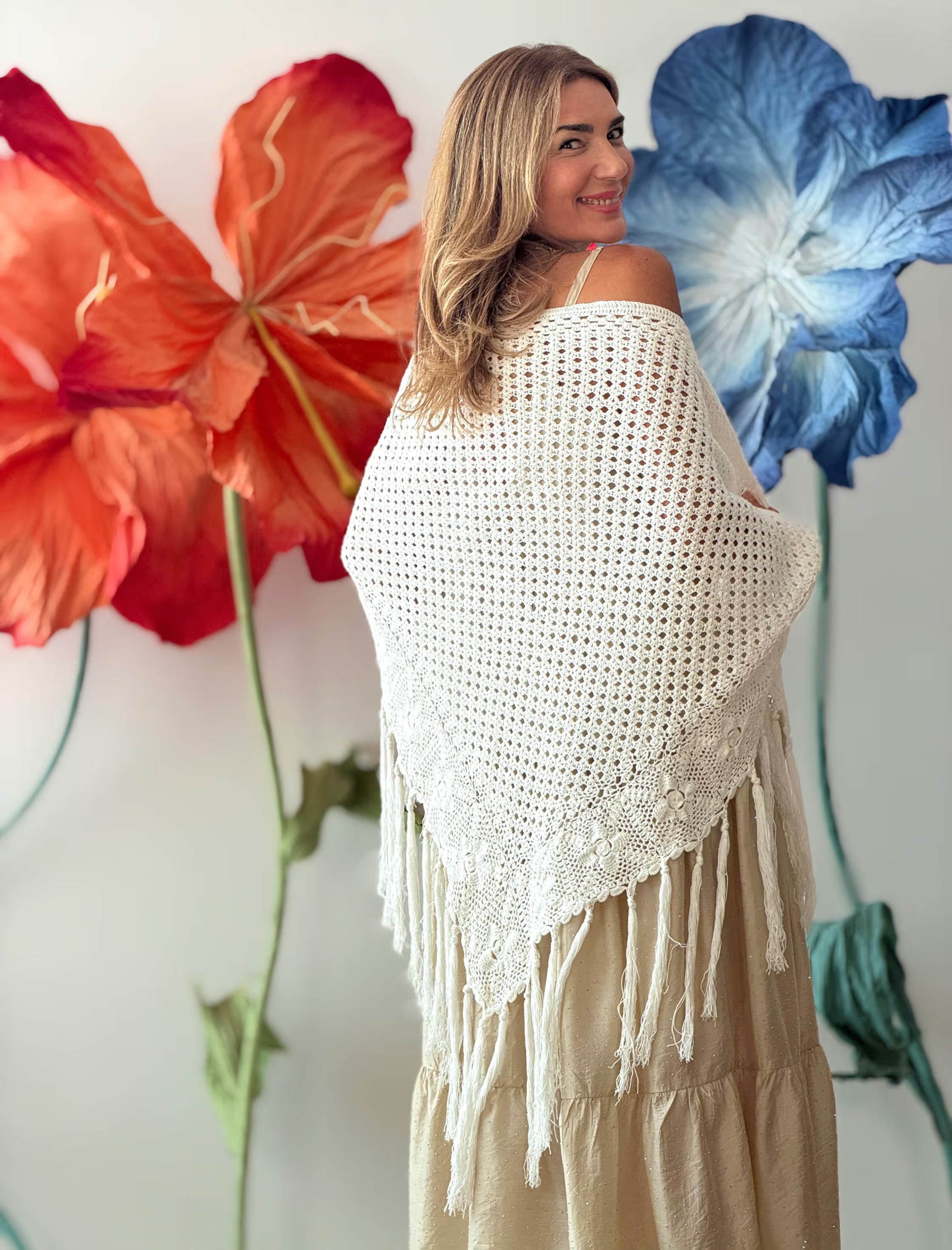 Mantón de crochet artesanal
