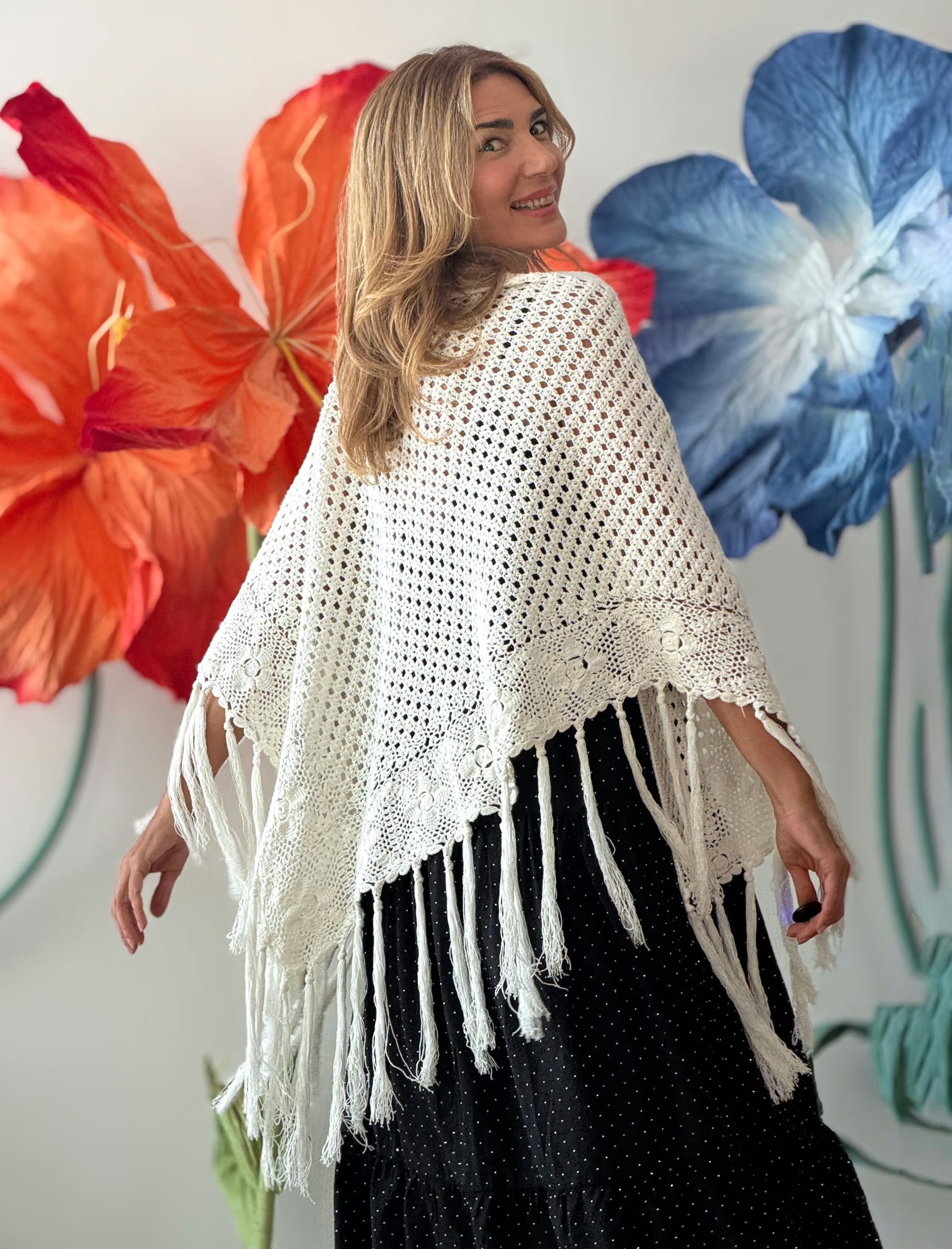 Mantón de crochet artesanal