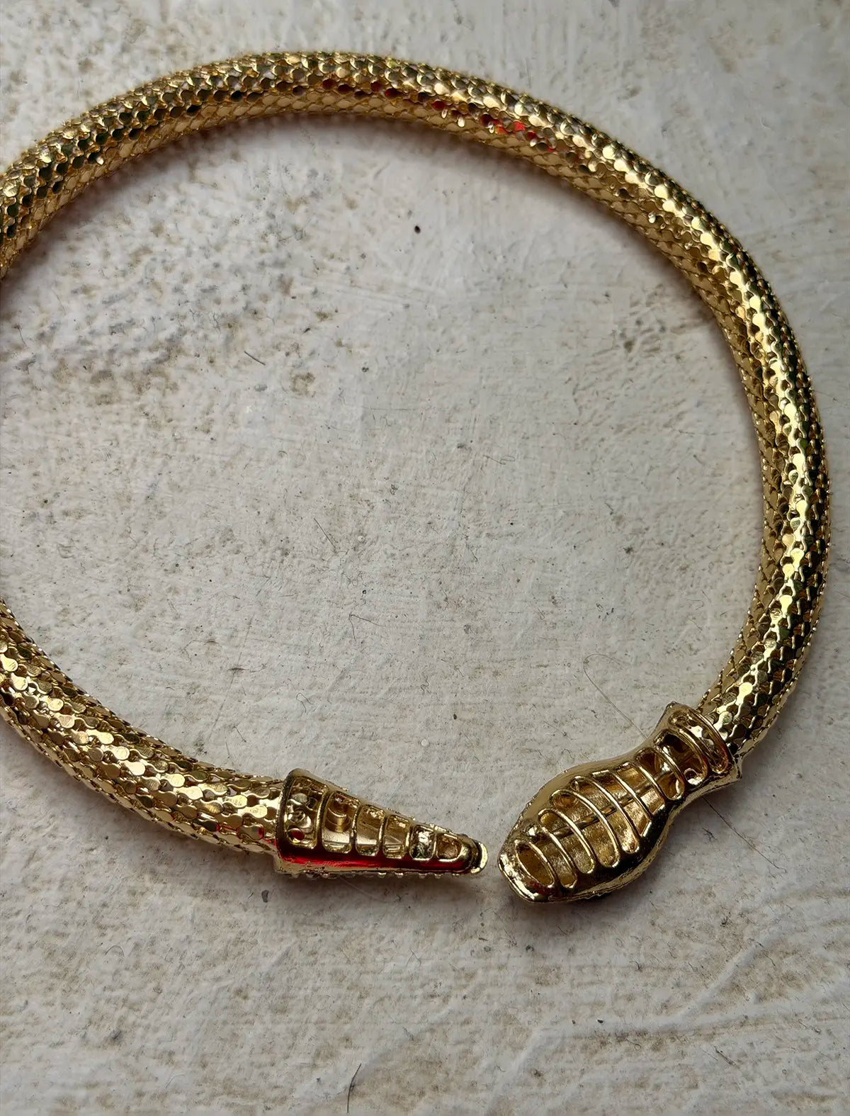 Gargantilla serpiente dorada