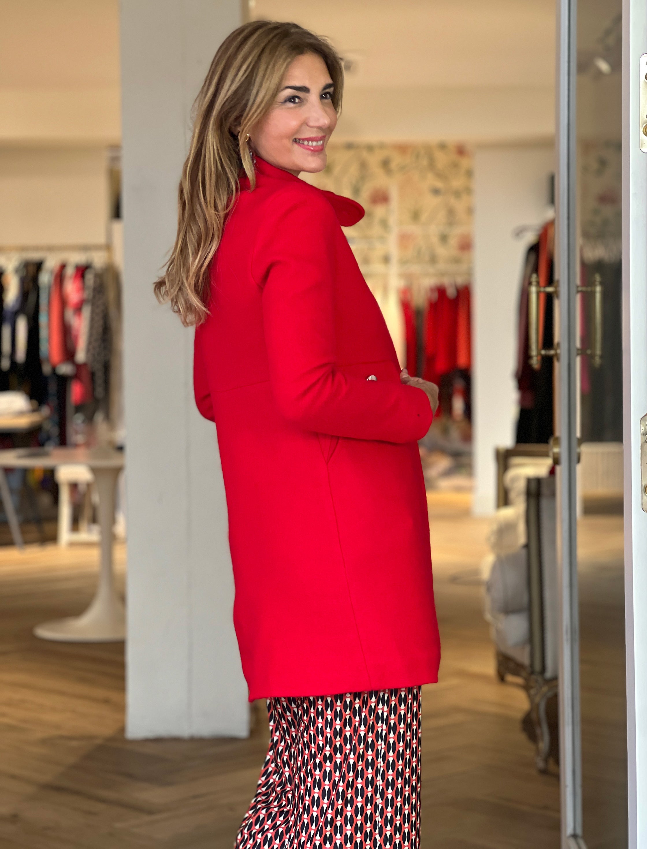 Abrigo ideal superfavorecedor rojo