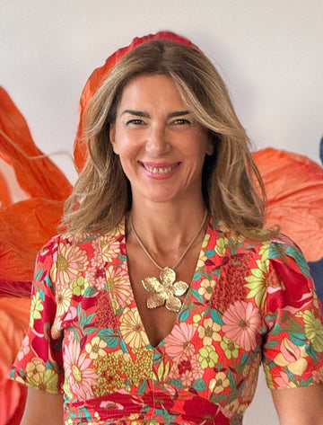 Collar flor dorada