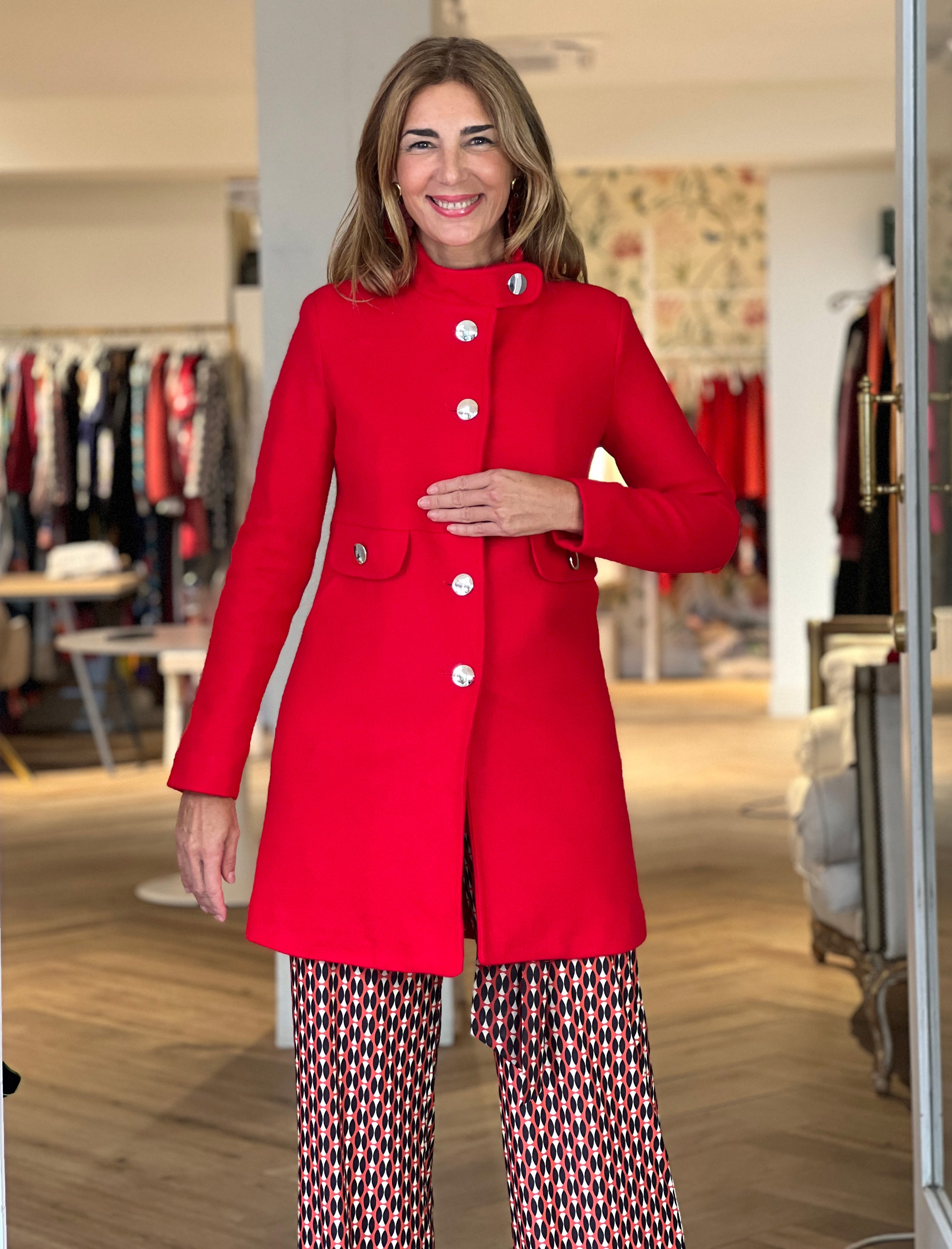 Abrigo ideal superfavorecedor rojo