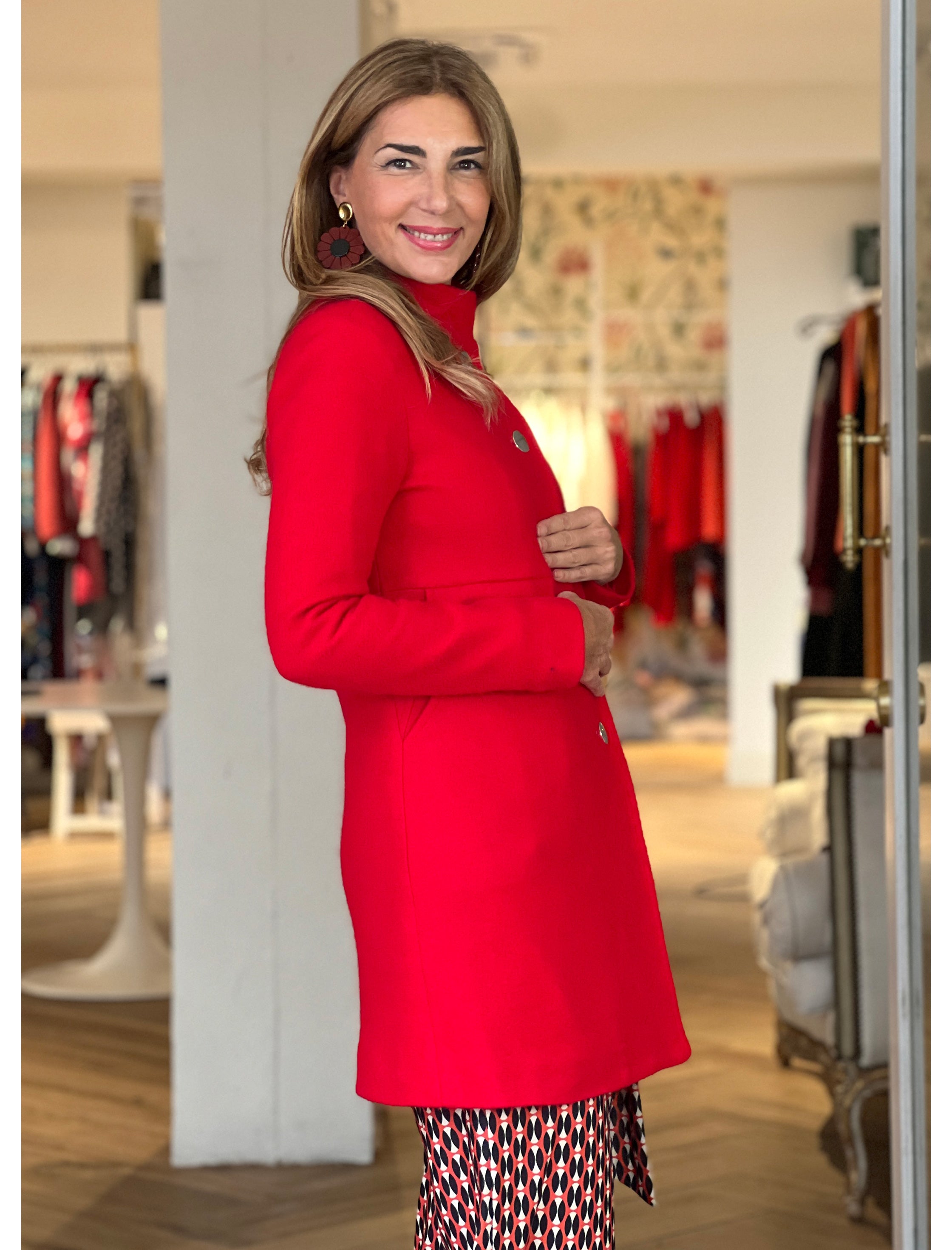 Abrigo ideal superfavorecedor rojo