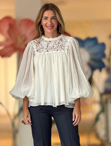 Blusa con encaje beige superbonita