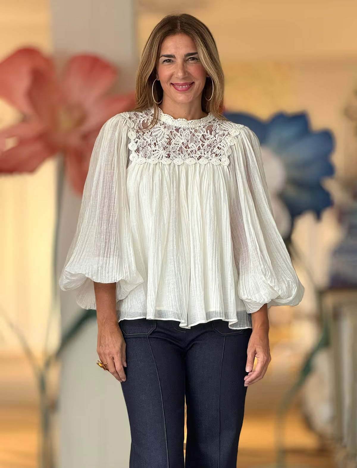 Blusa con encaje beige superbonita