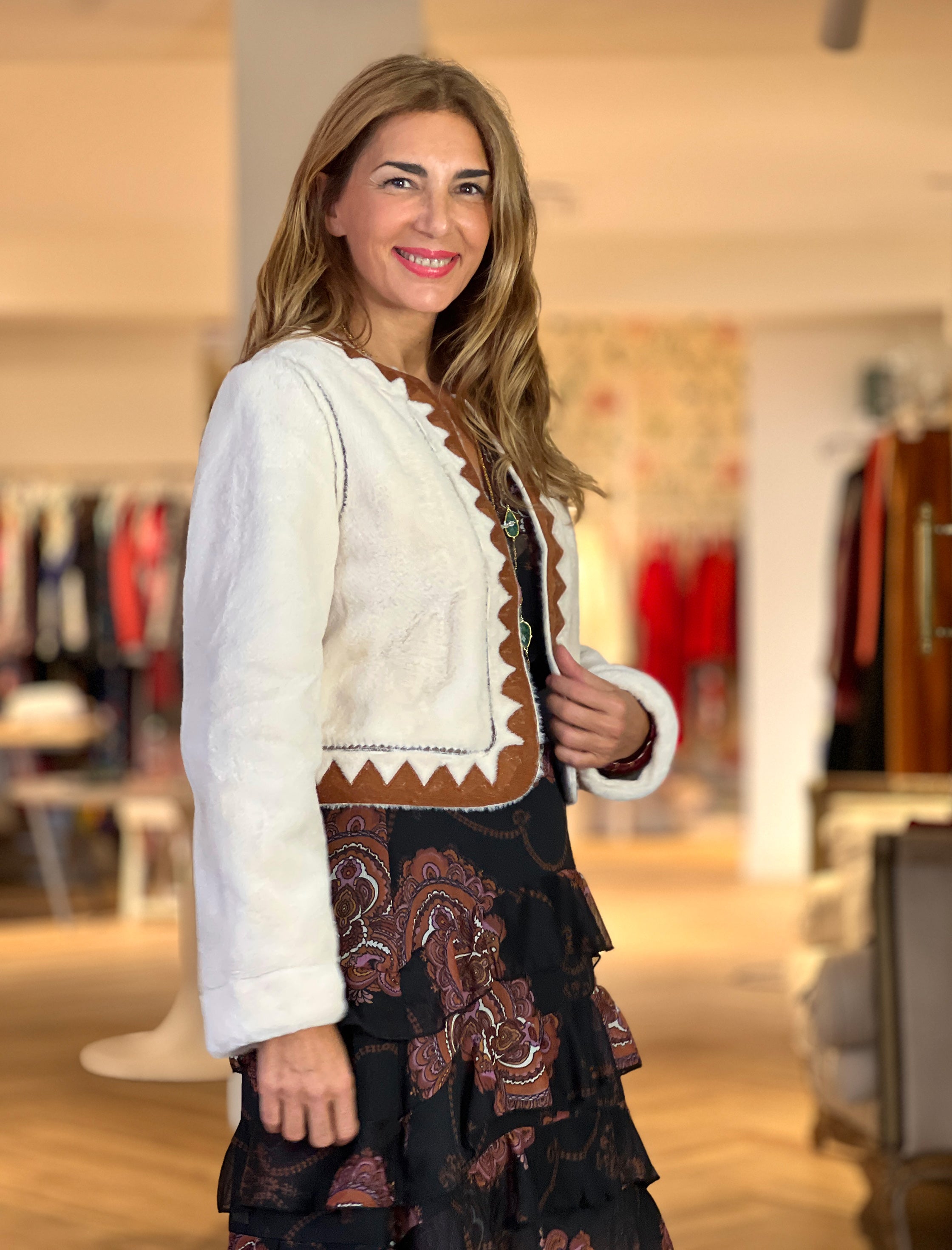 Chaqueta de pelo bordada