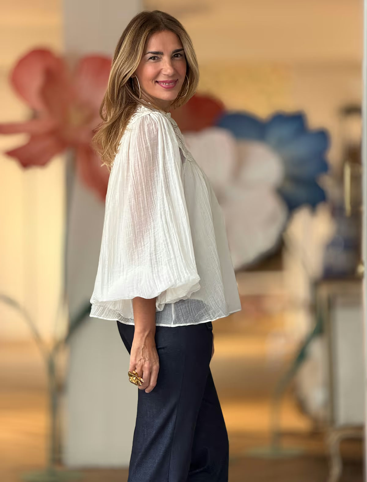 Blusa con encaje beige superbonita