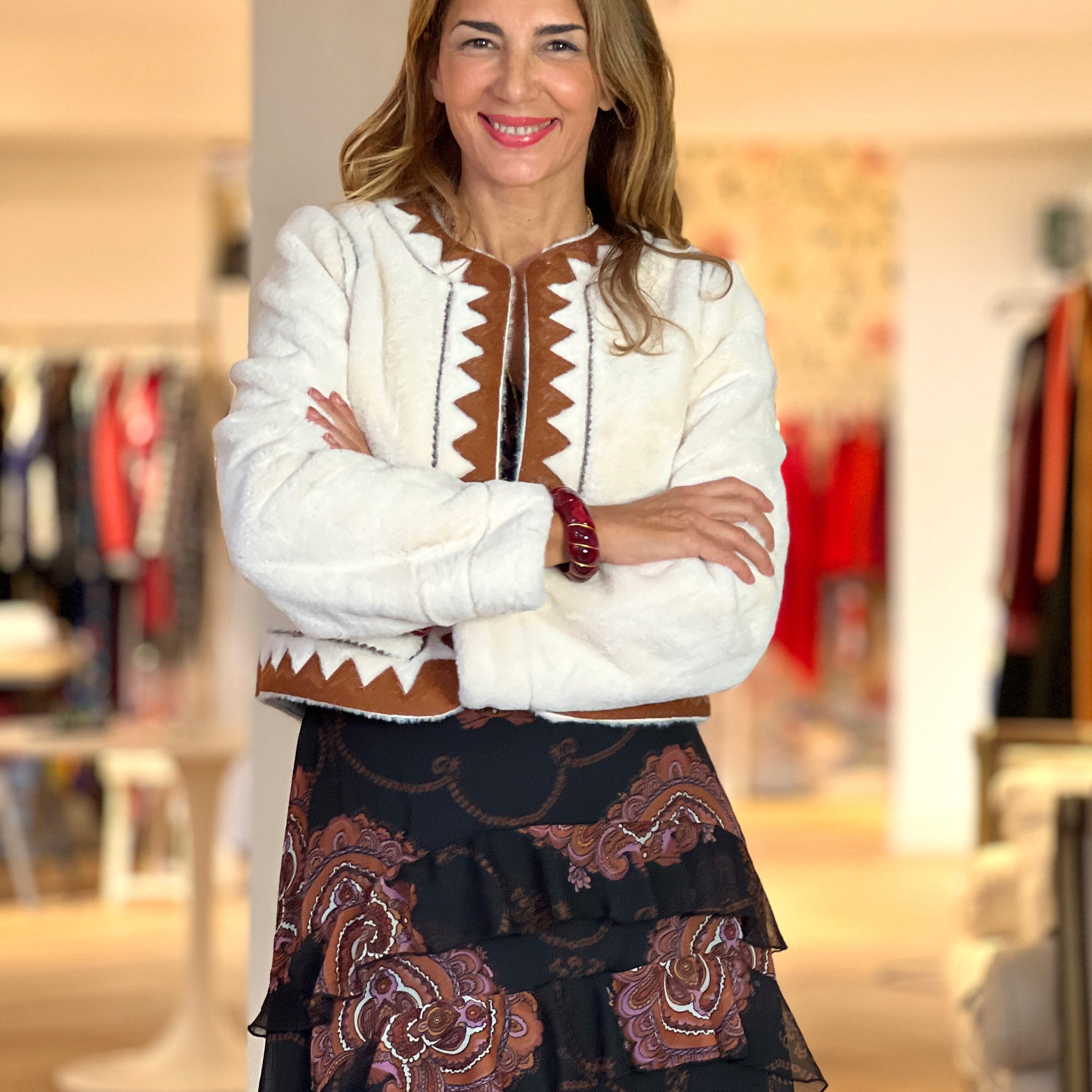 Chaqueta de pelo bordada