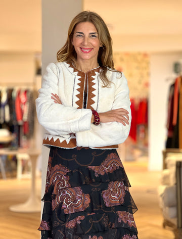 Chaqueta de pelo bordada