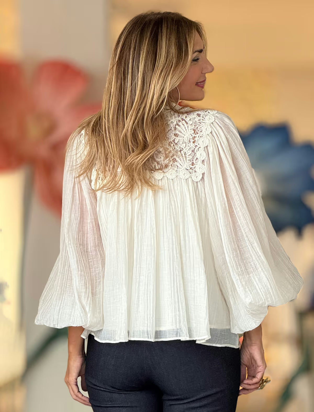 Blusa con encaje beige superbonita
