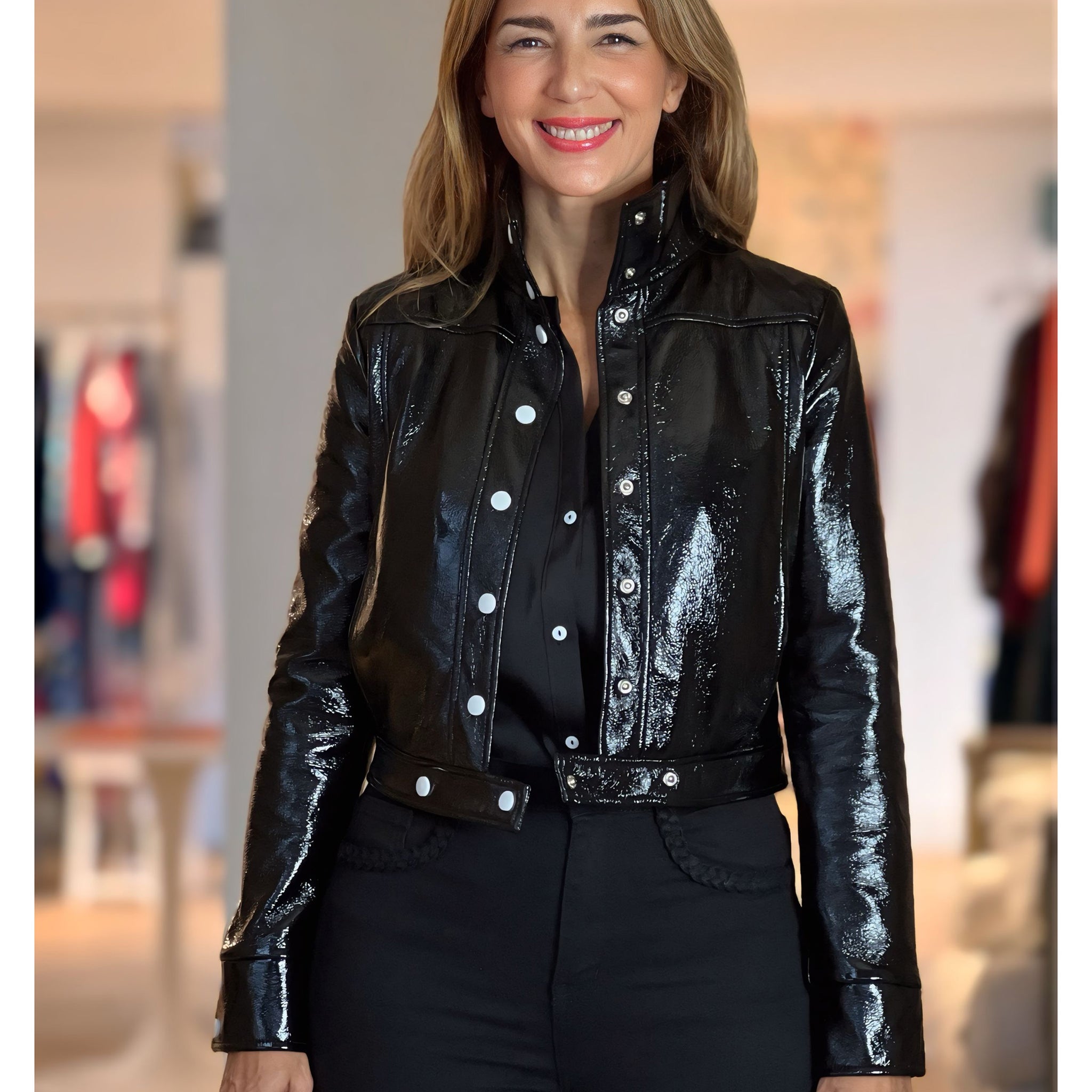 Chaqueta chic de charol negro