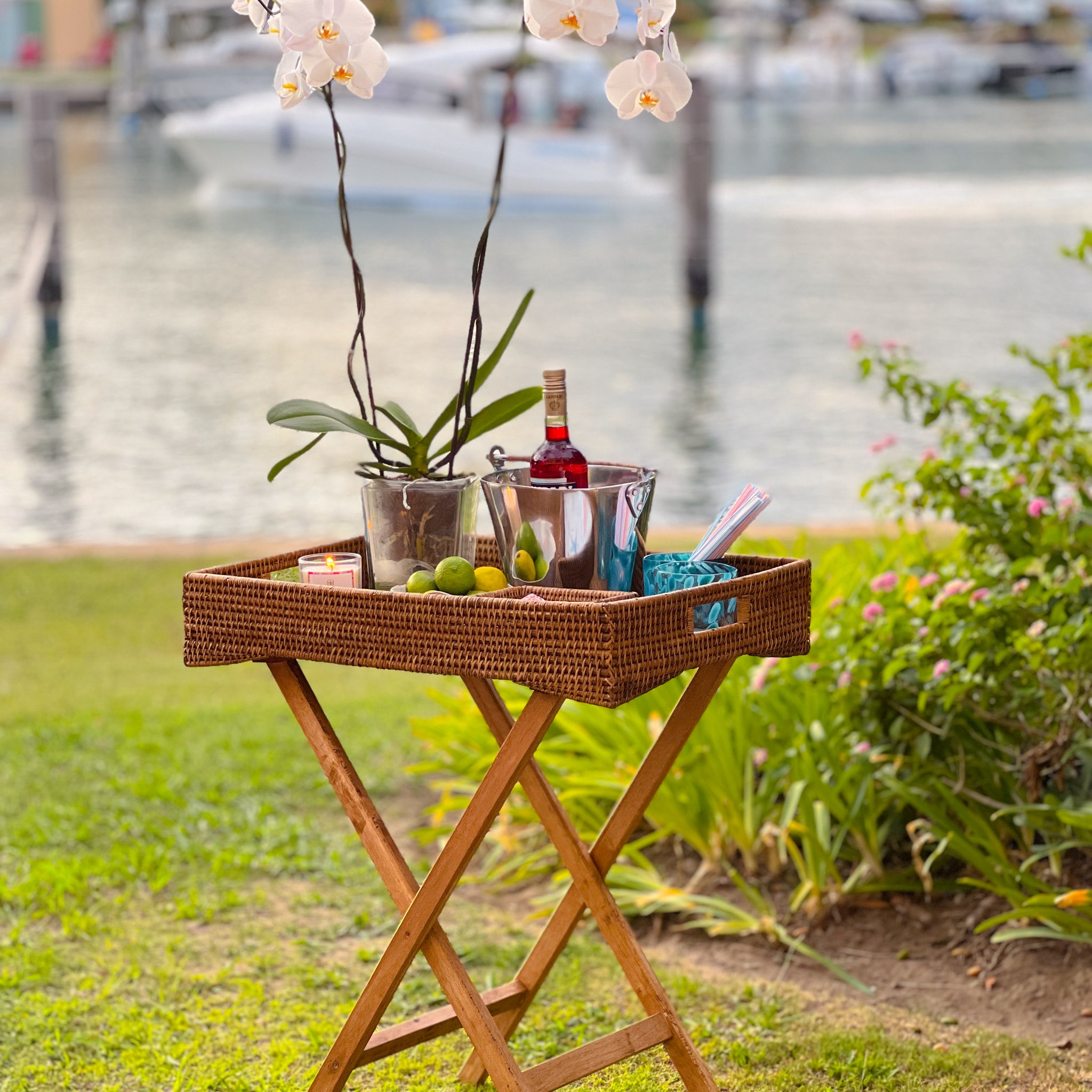 RATTAN TRAY WITH SCISSOR LEG