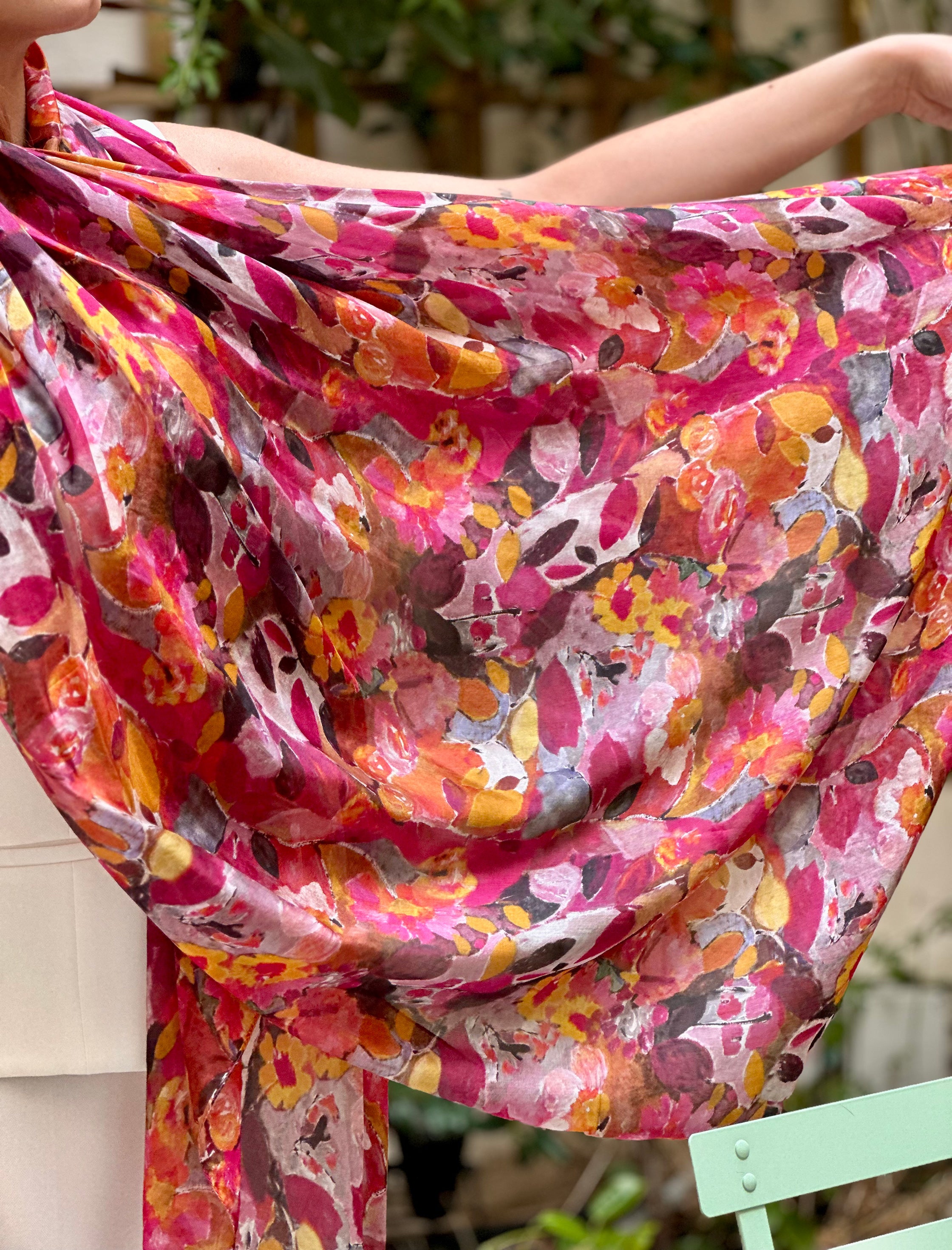 Pañuelo de seda floral